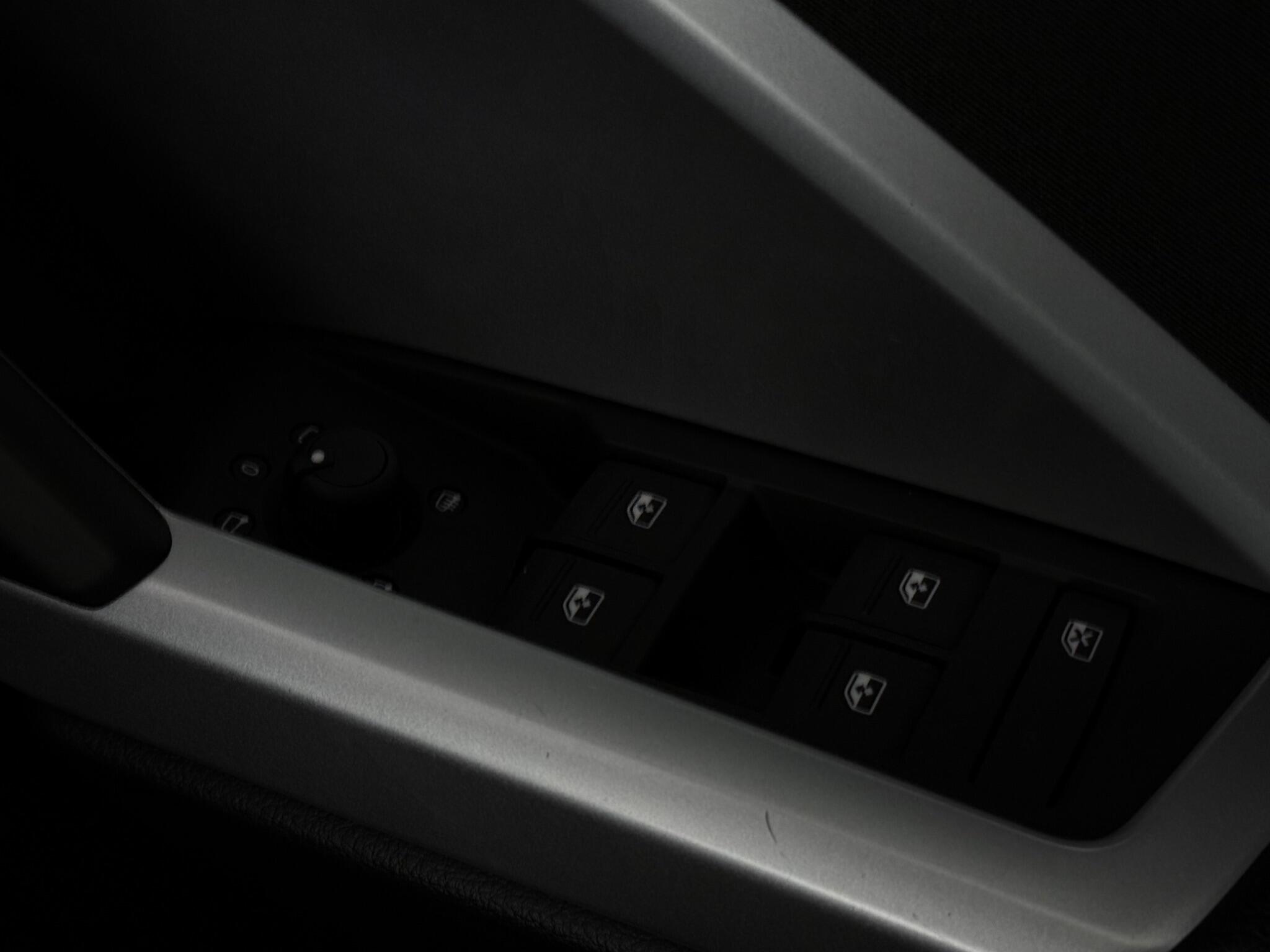 Audi Q3 view 18