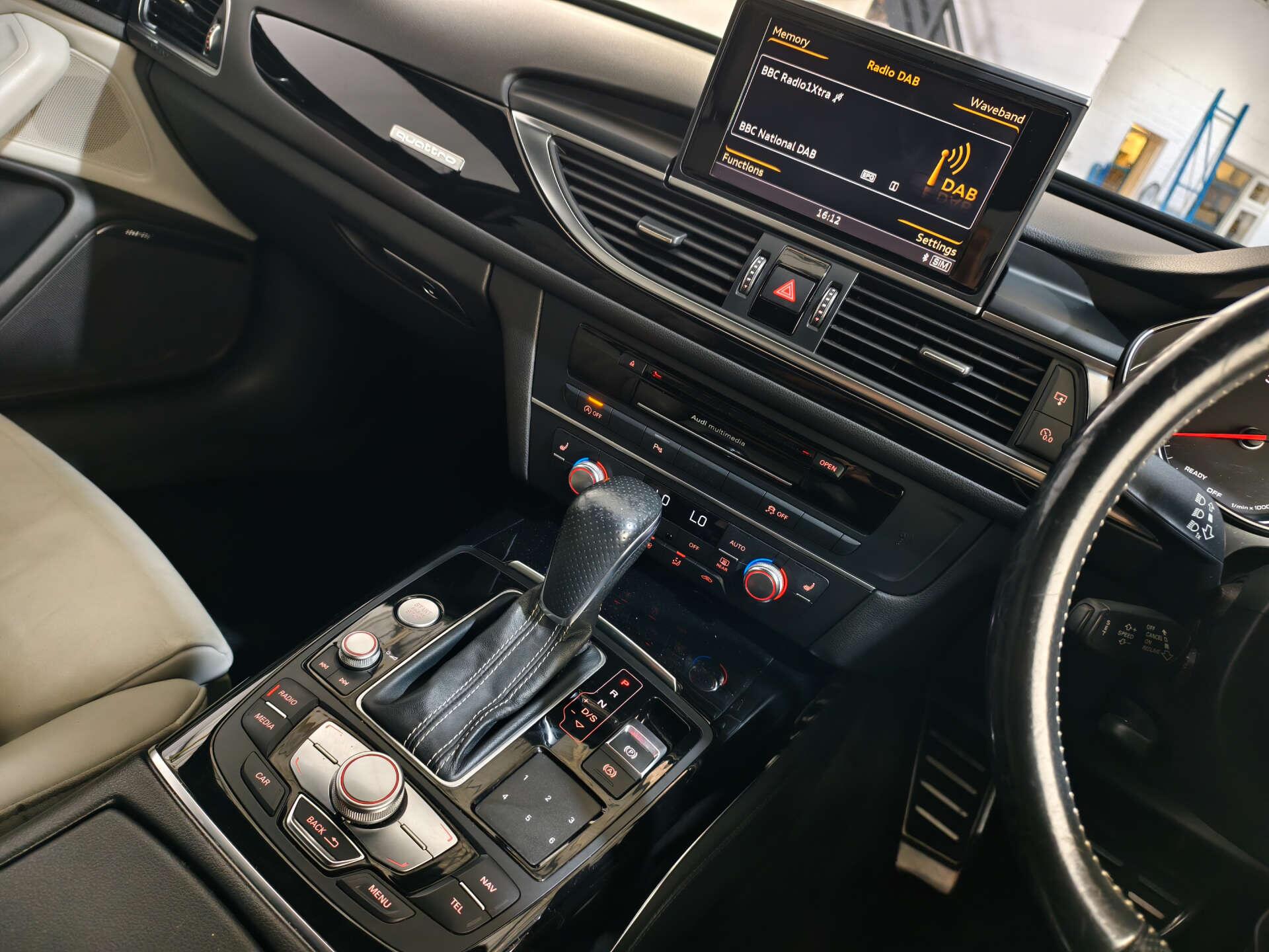 Audi A6 Avant view 25