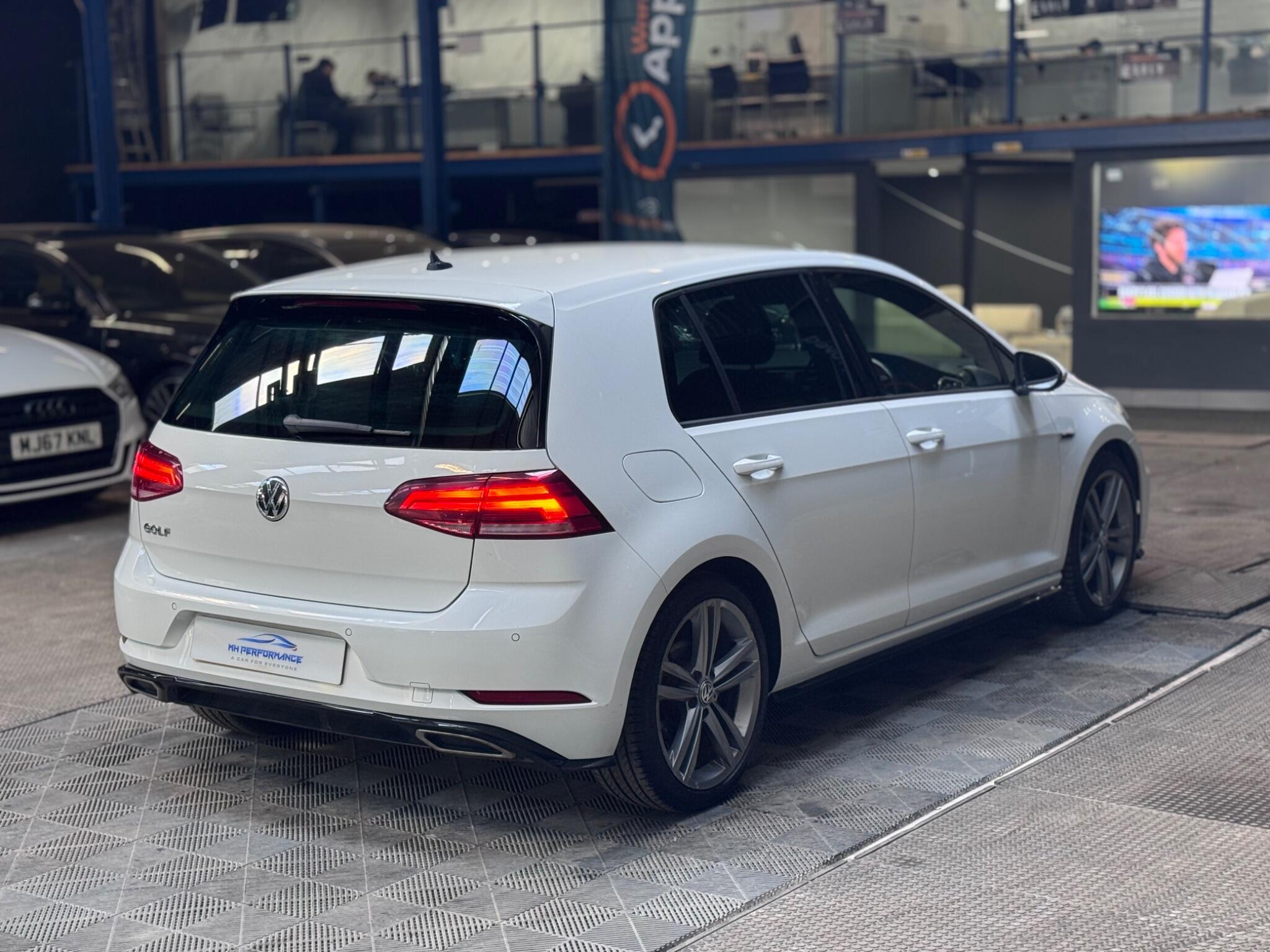 Volkswagen Golf view 44