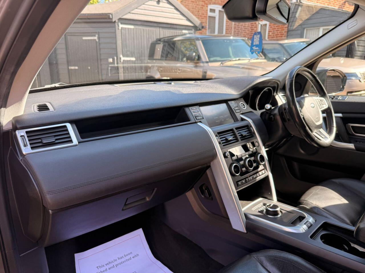 Land Rover Discovery Sport view 12