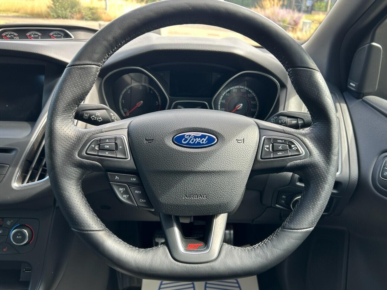 Ford Focus view 25