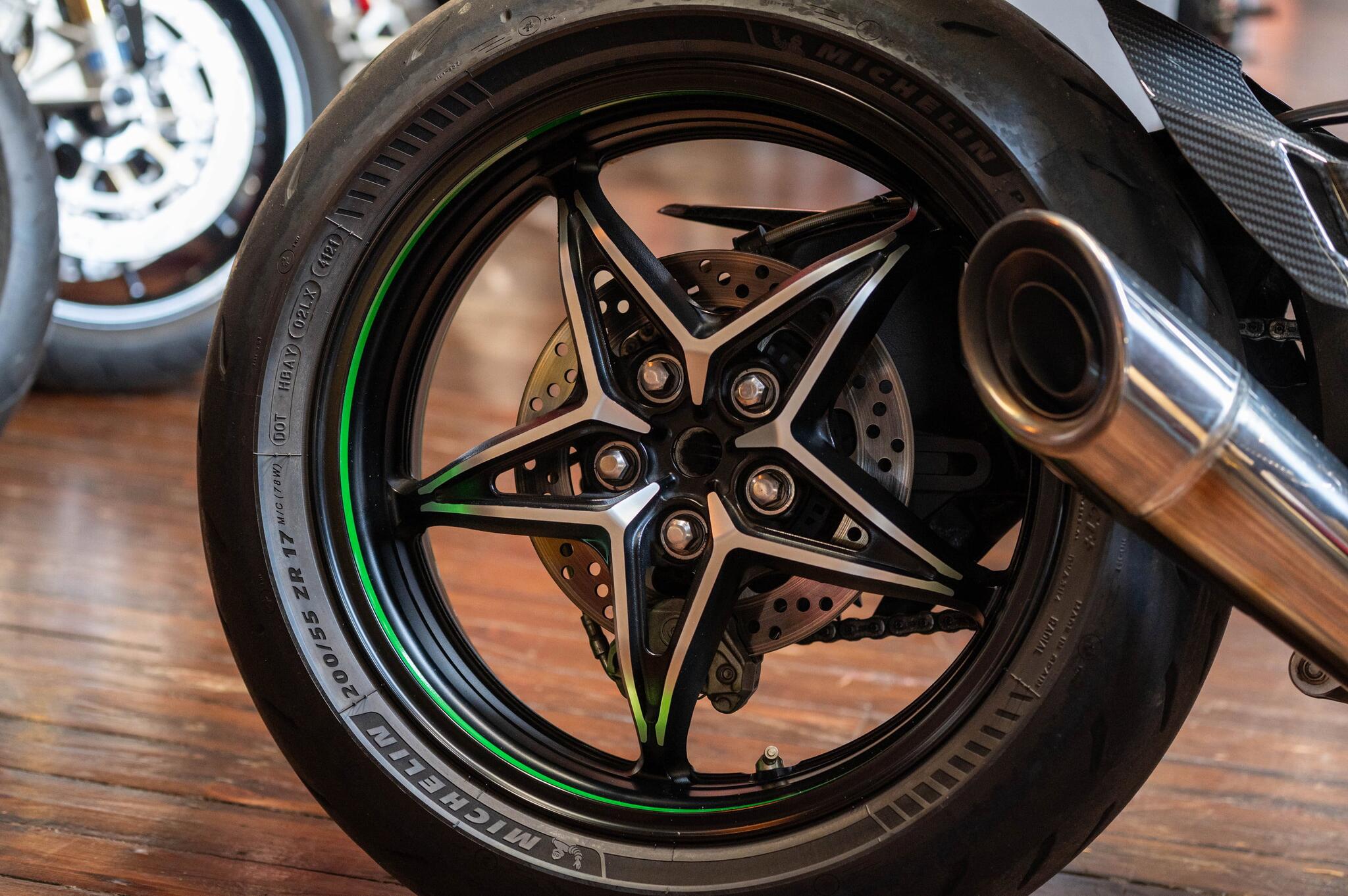 Kawasaki Ninja H2 view 5