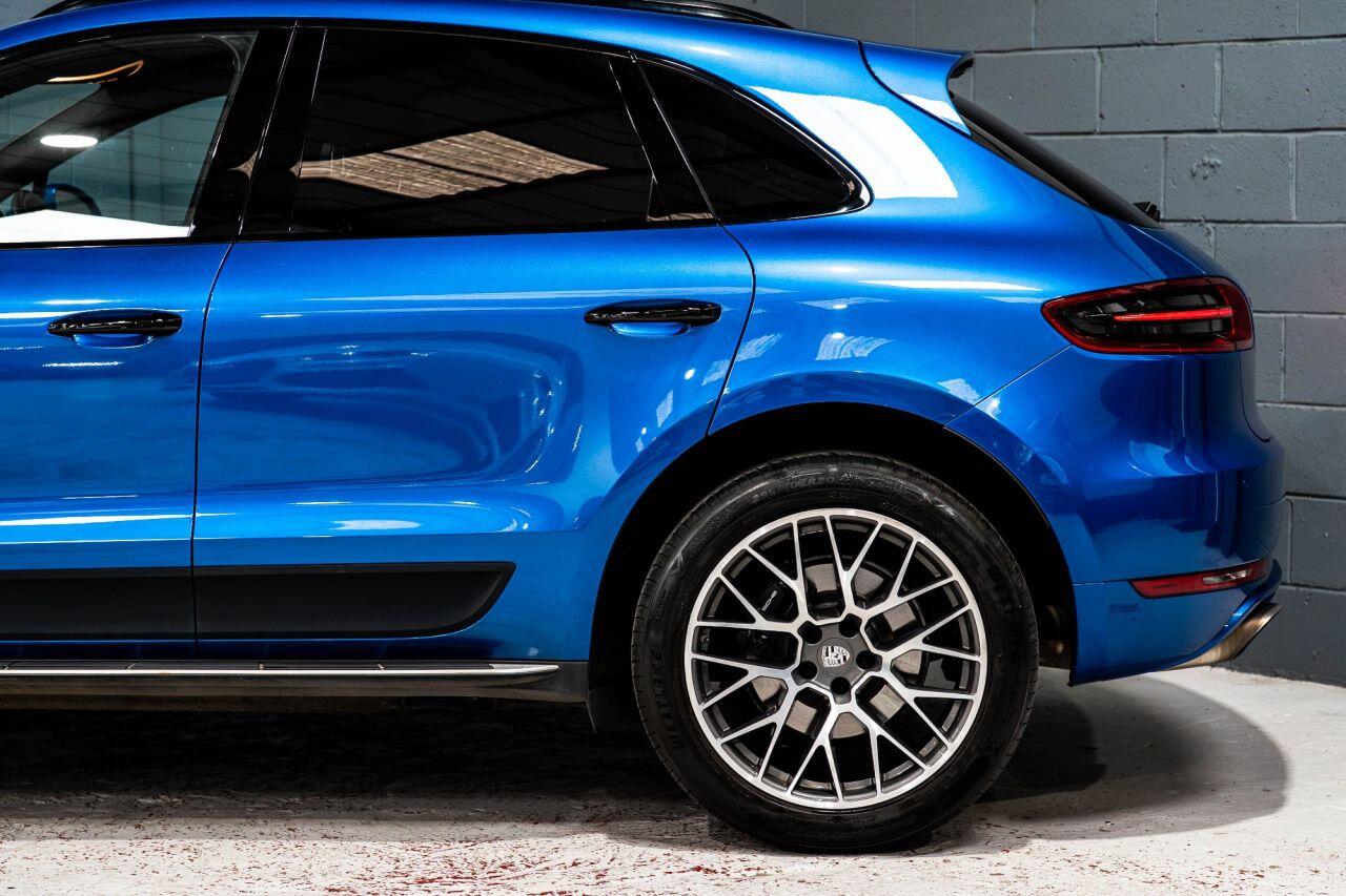 Porsche Macan view 44