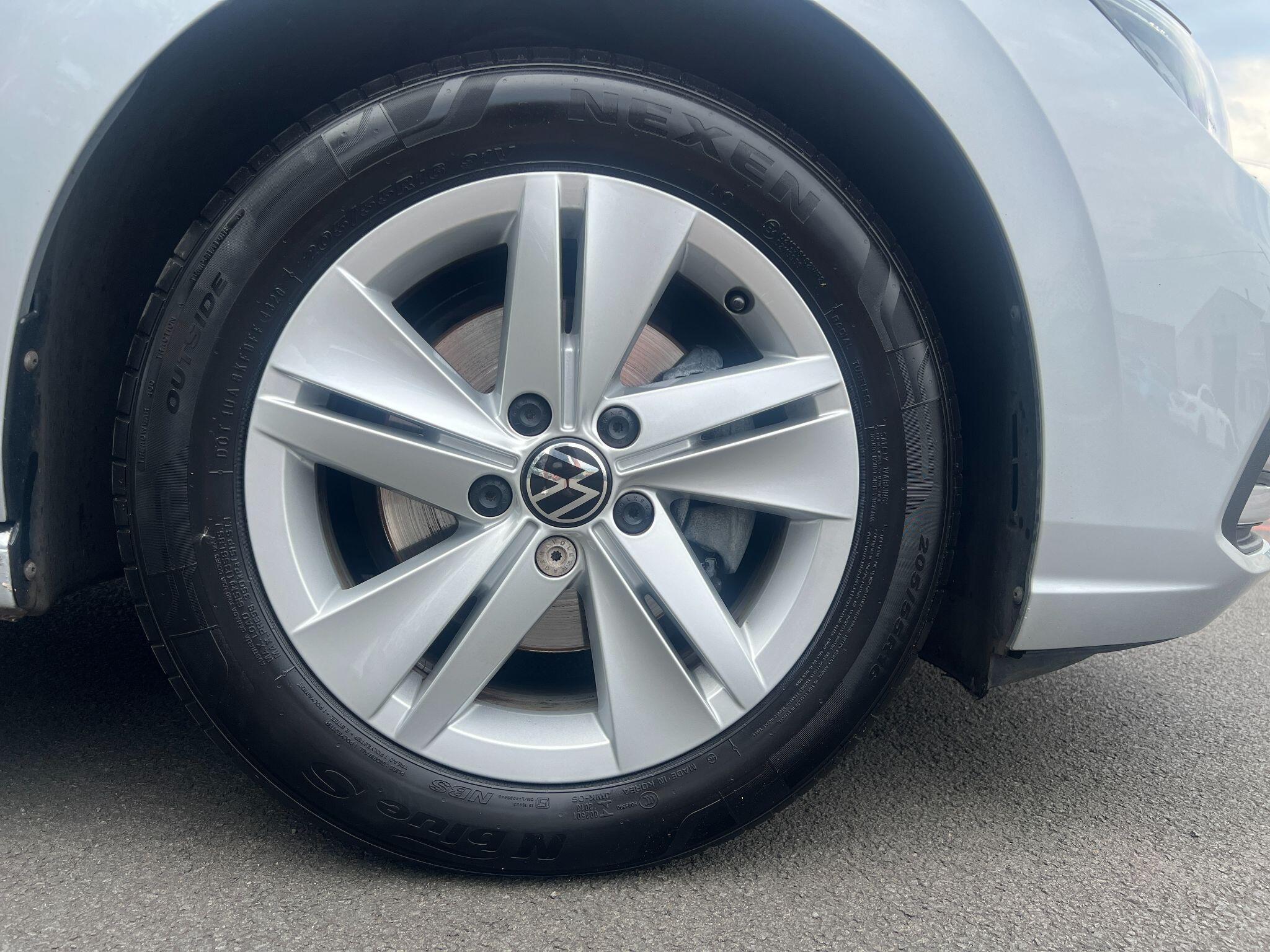 Volkswagen Golf view 23