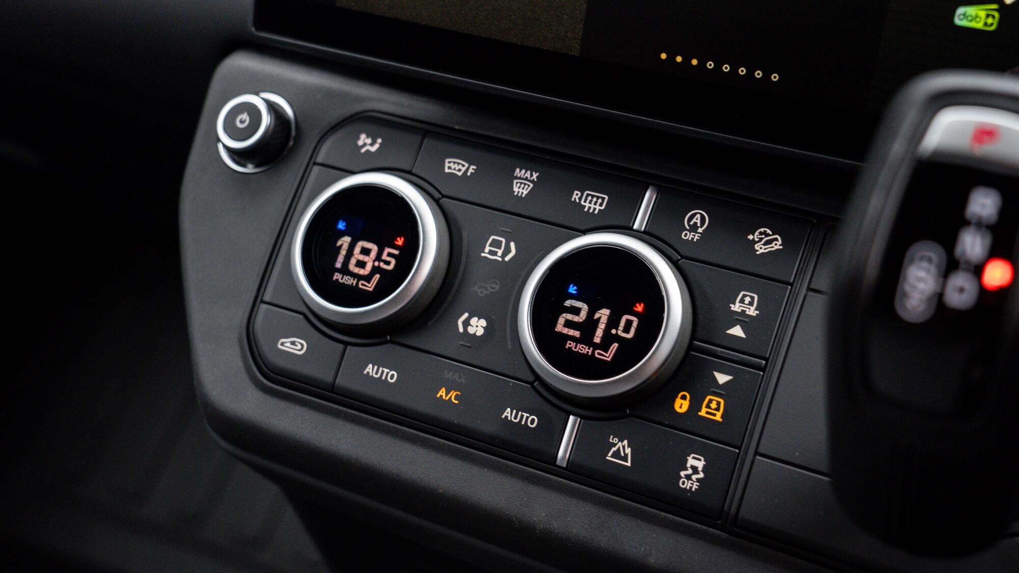 Land Rover Defender view 27