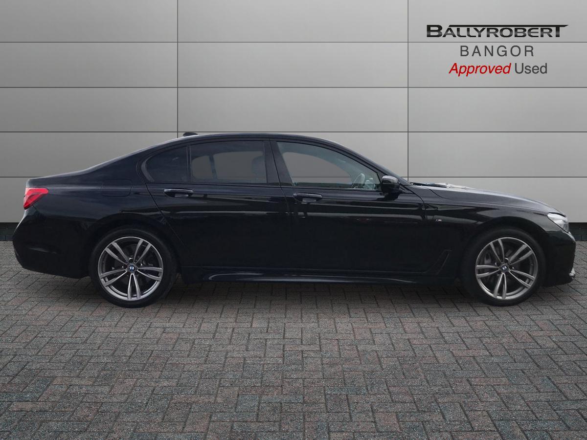 BMW 7 Series view 9