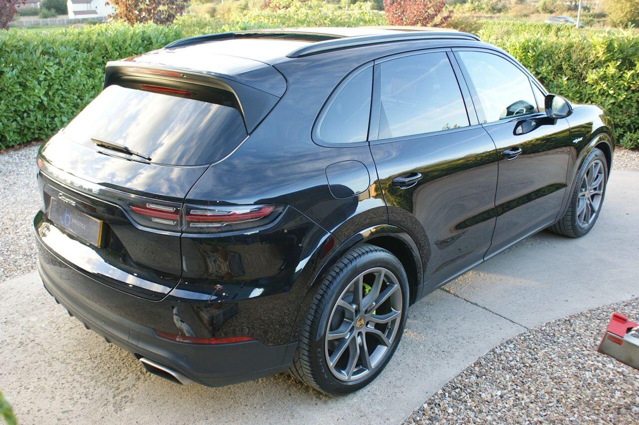 Porsche Cayenne view 16