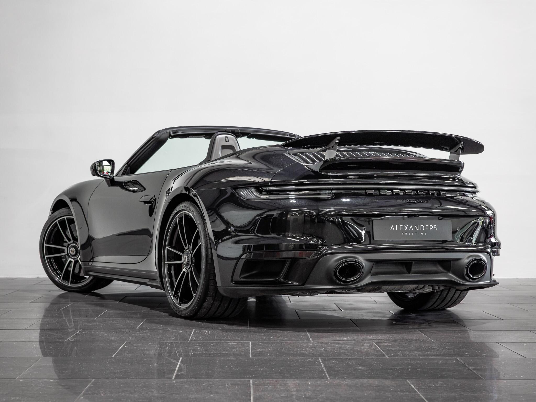 Porsche 911 view 9