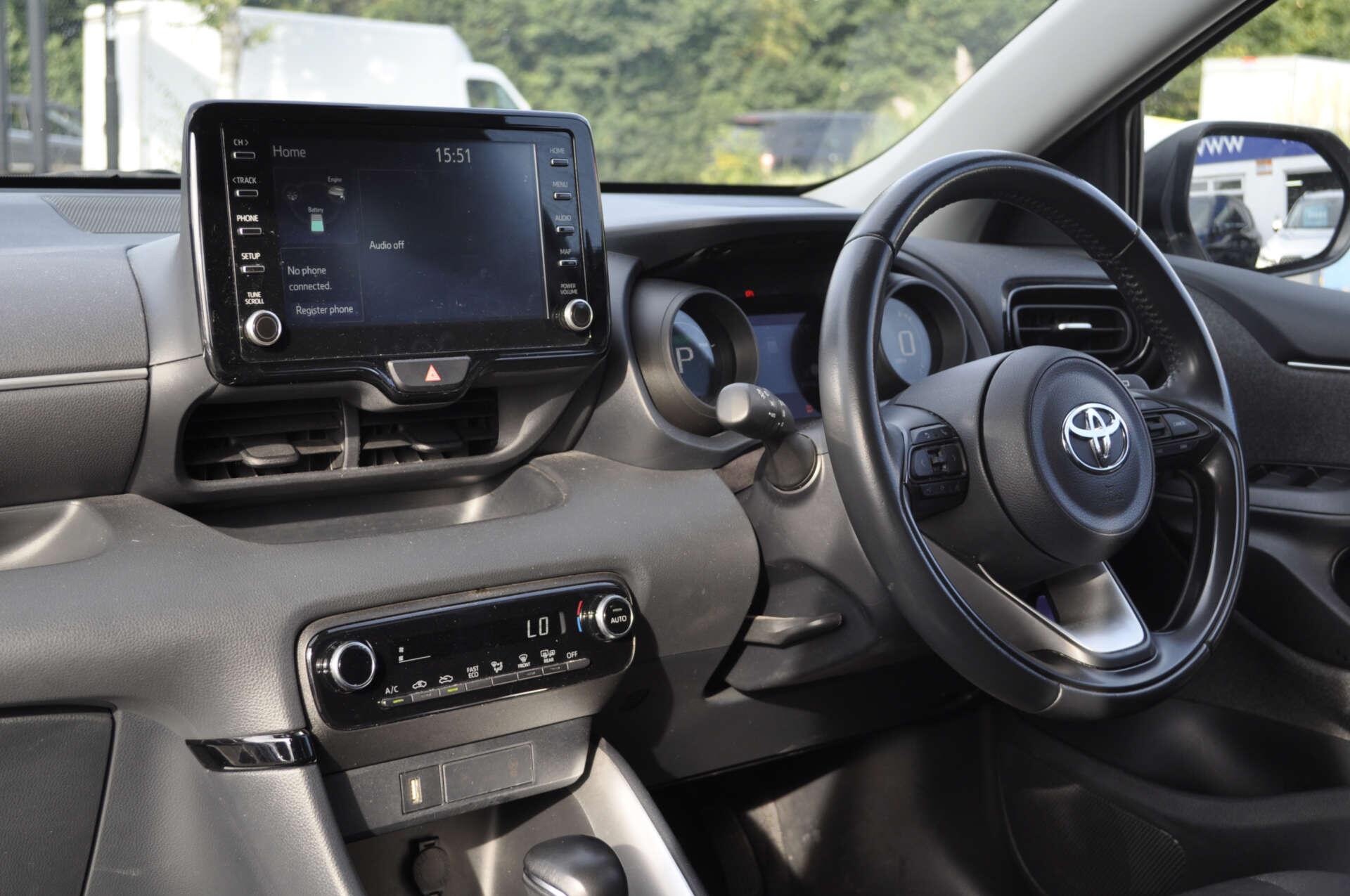 Toyota Yaris view 14