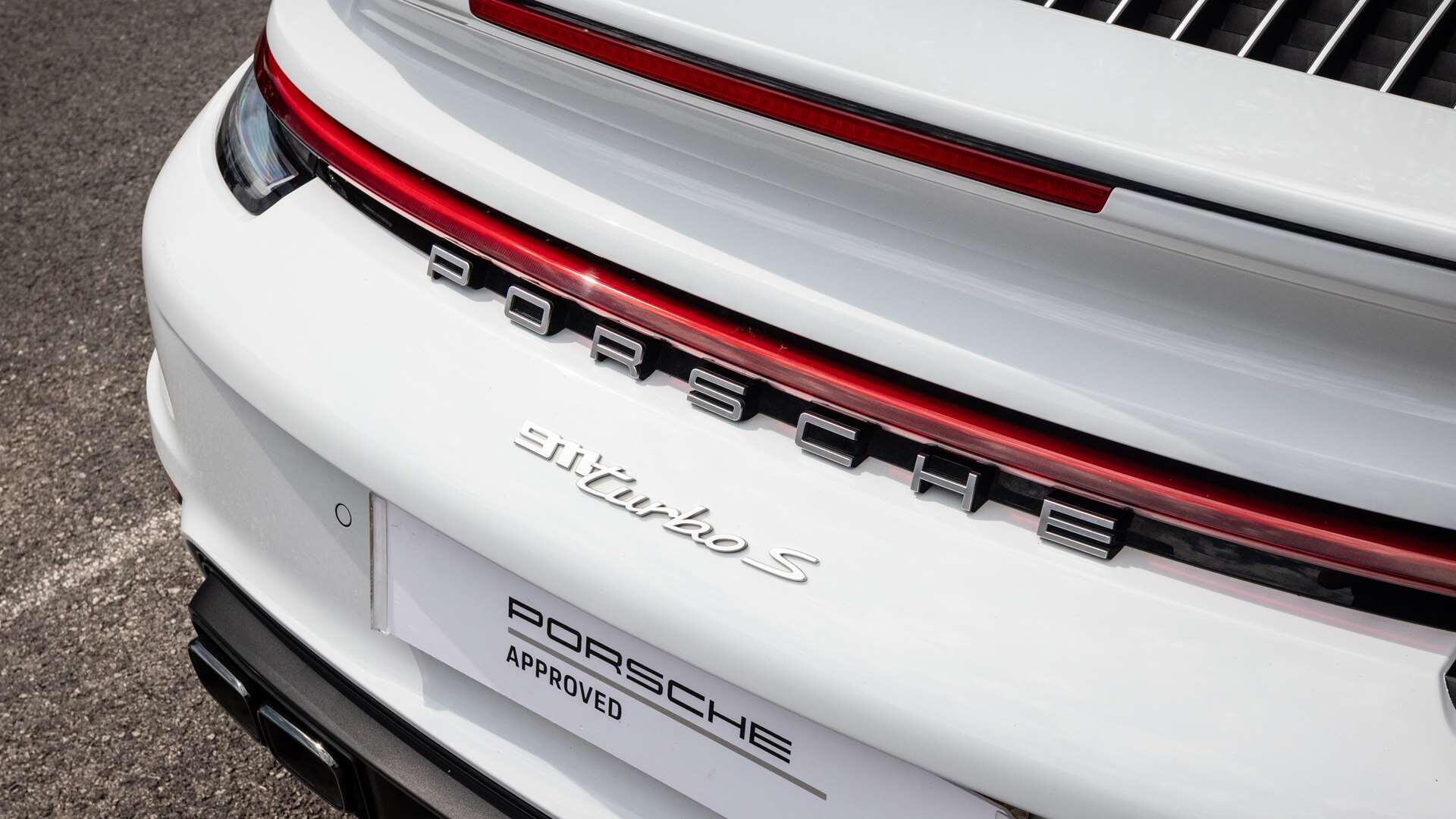 Porsche 911 view 30