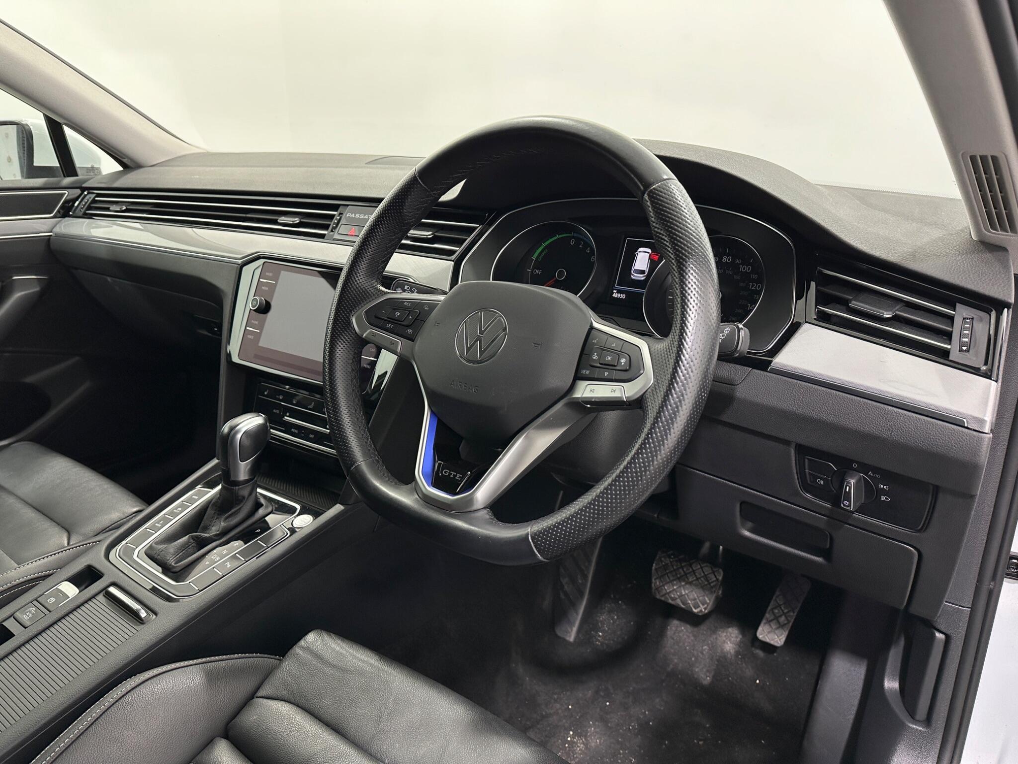 Volkswagen Passat view 11