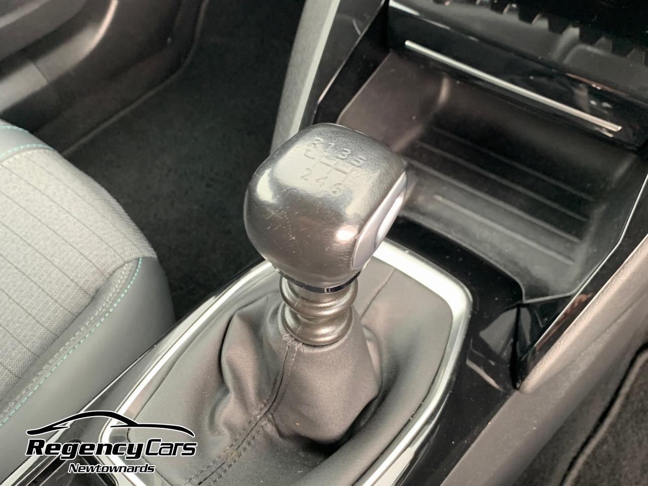Peugeot 2008 view 11