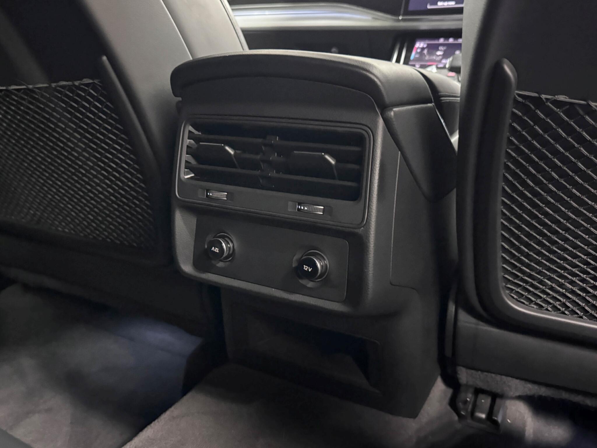Audi Q7 view 23