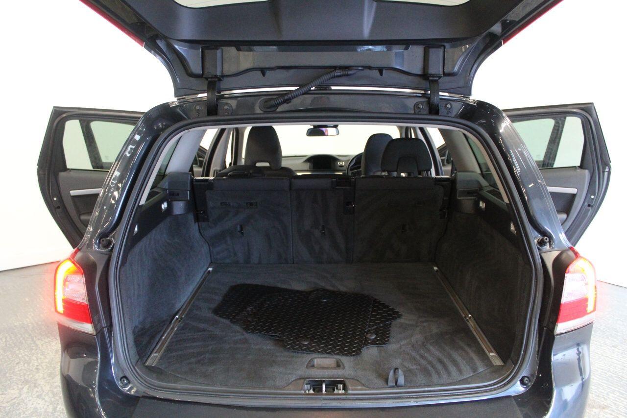 Volvo V70 view 23