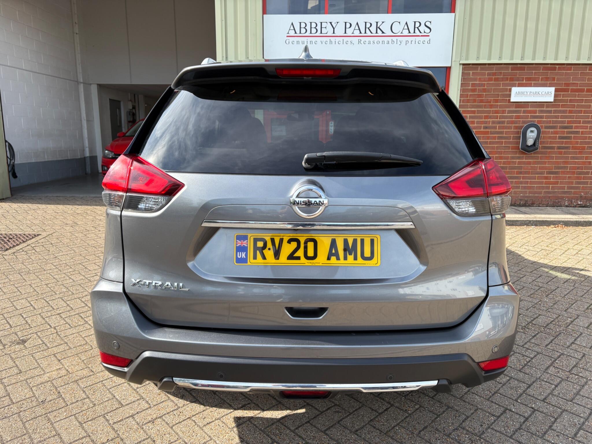 Nissan X-Trail view 4
