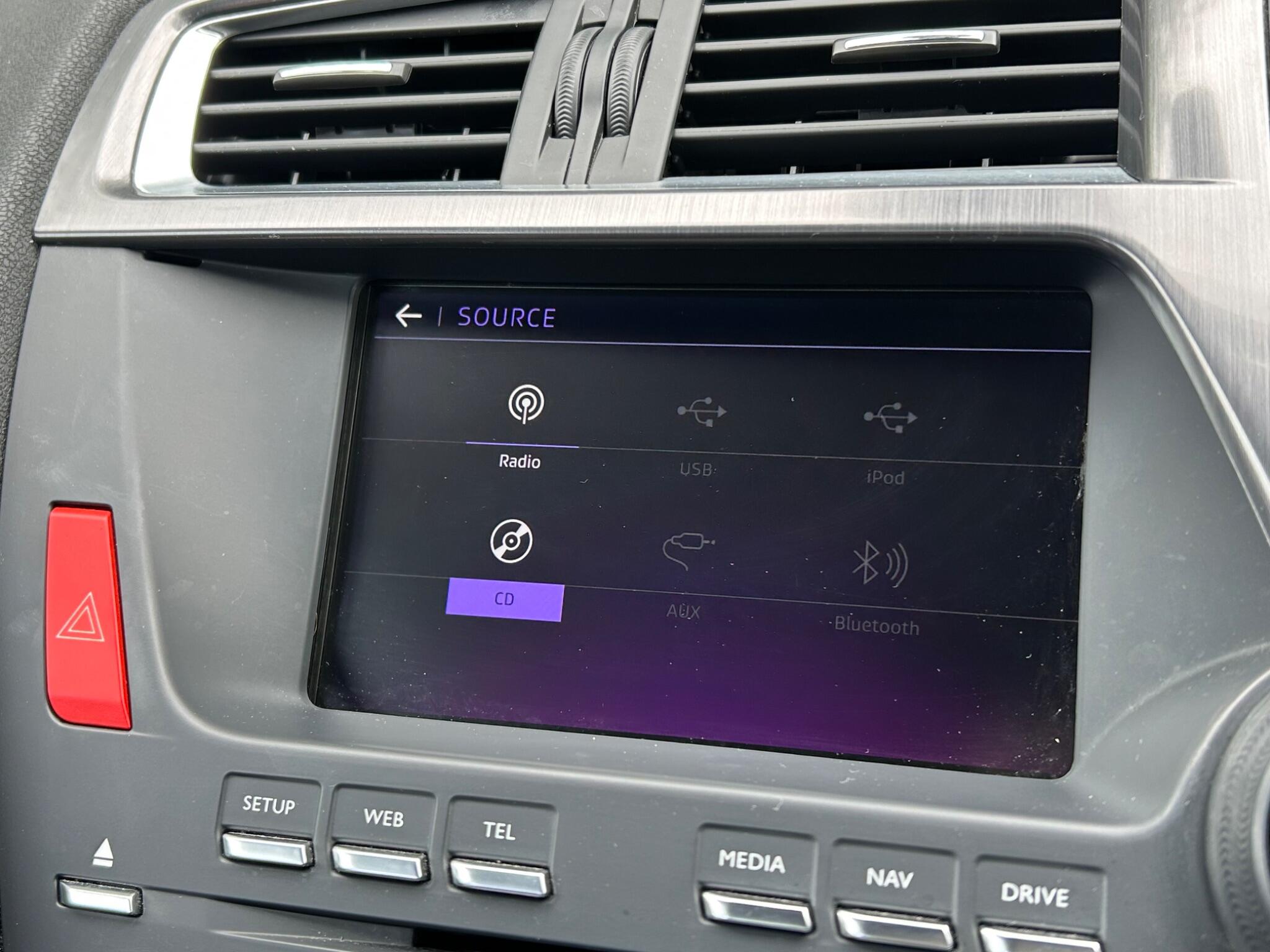 DS Automobiles DS 5 view 35
