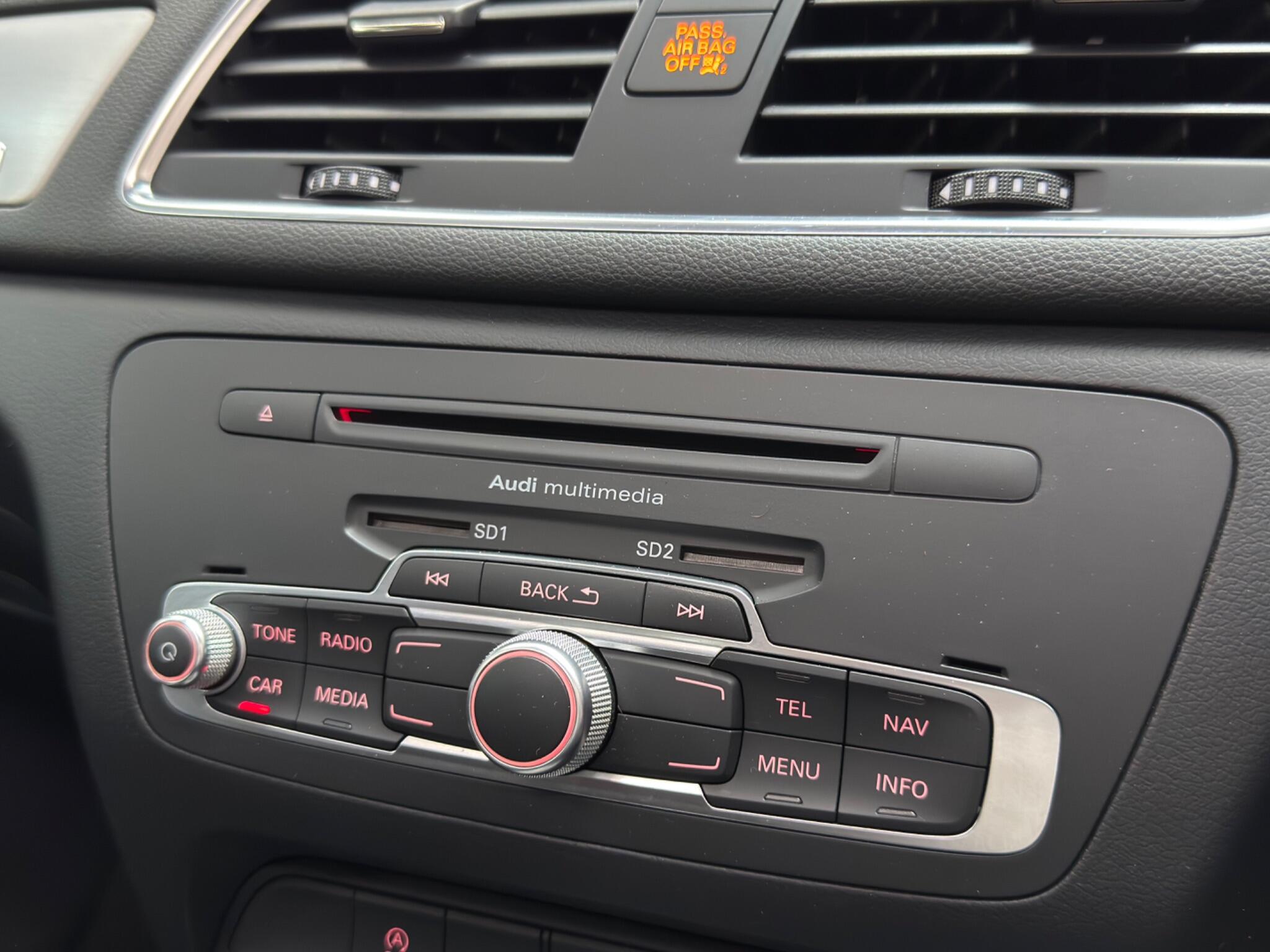 Audi Q3 view 32