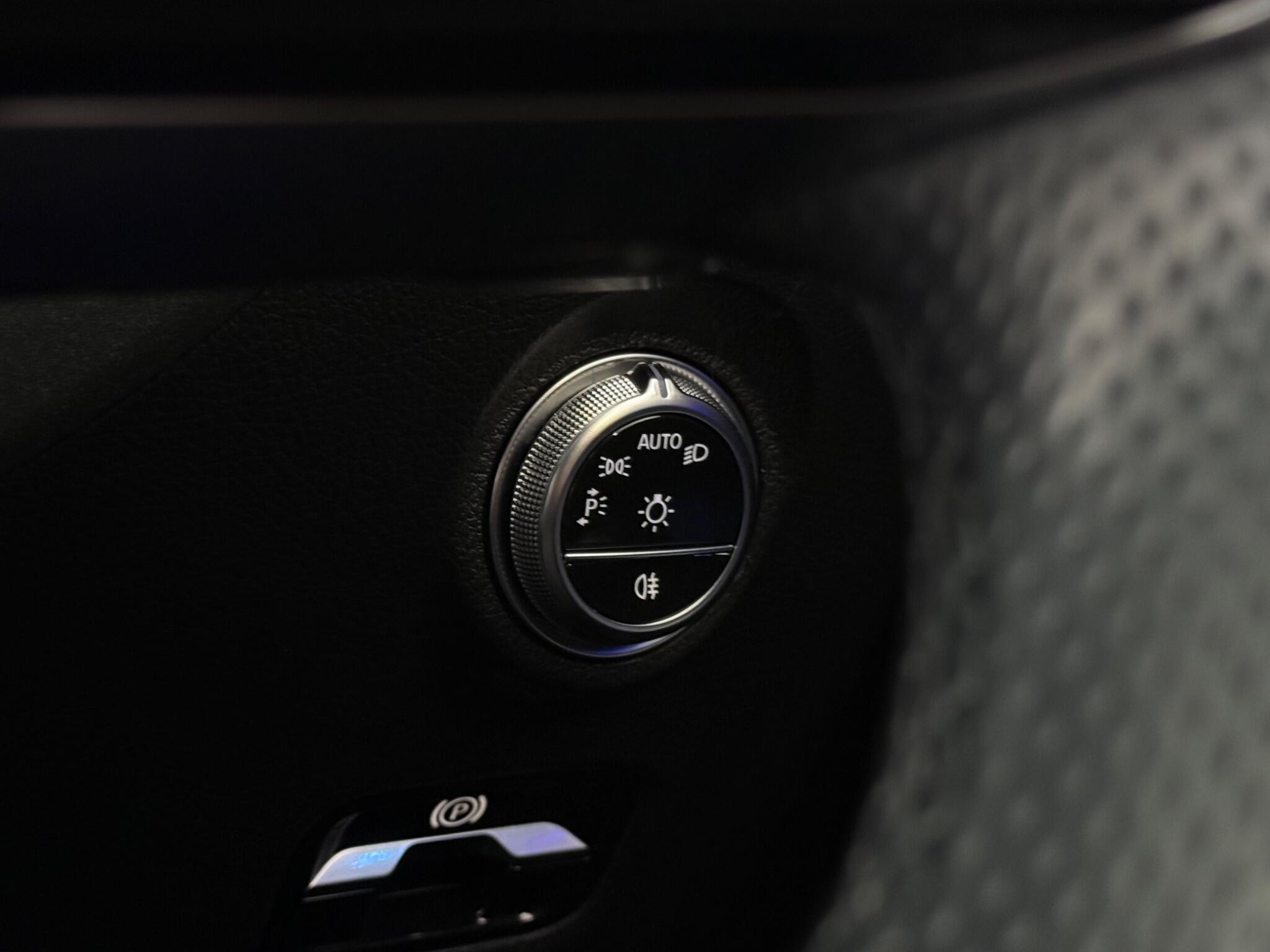 Mercedes-Benz C-Class view 24