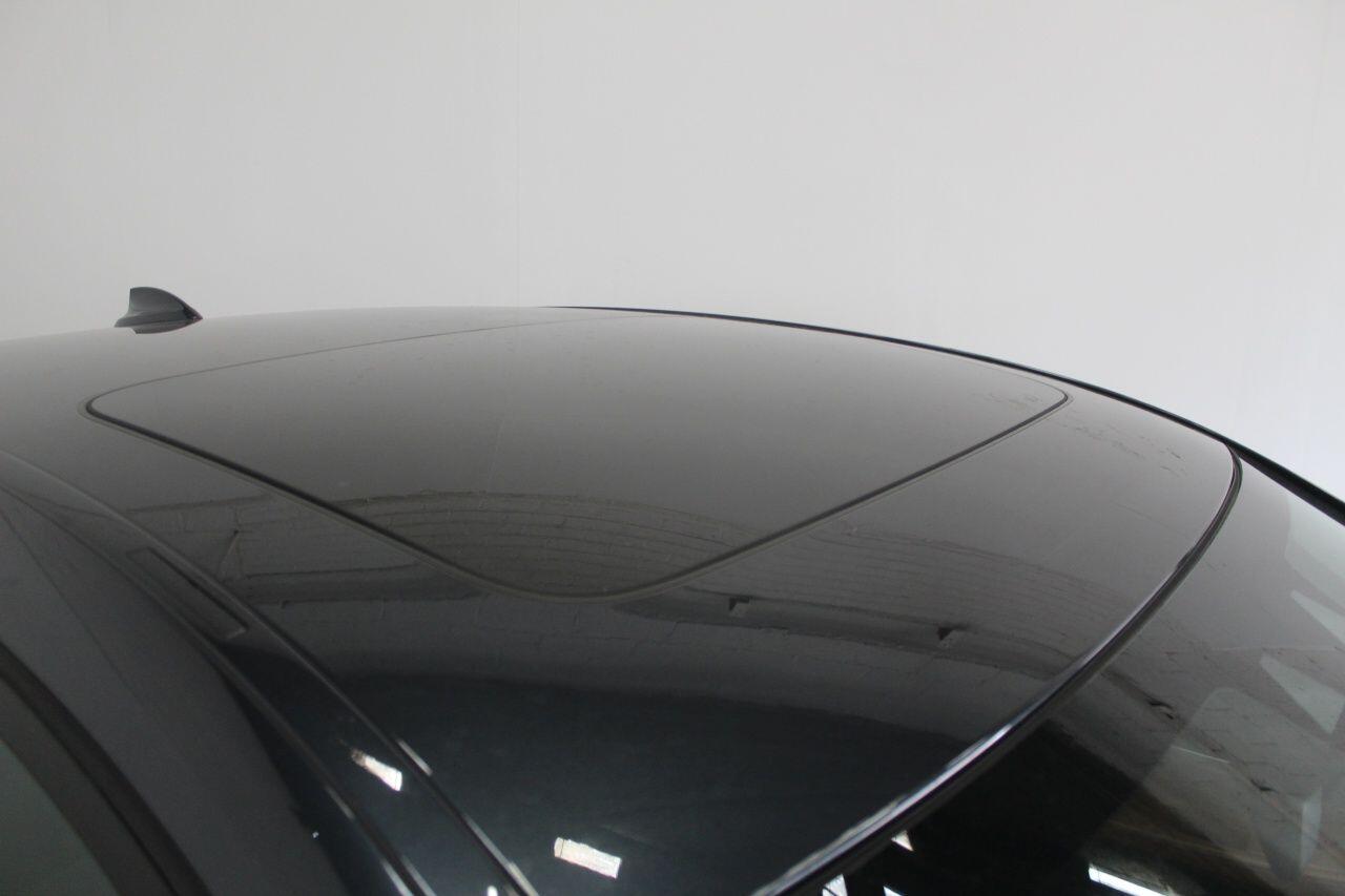BMW 7 Series view 26