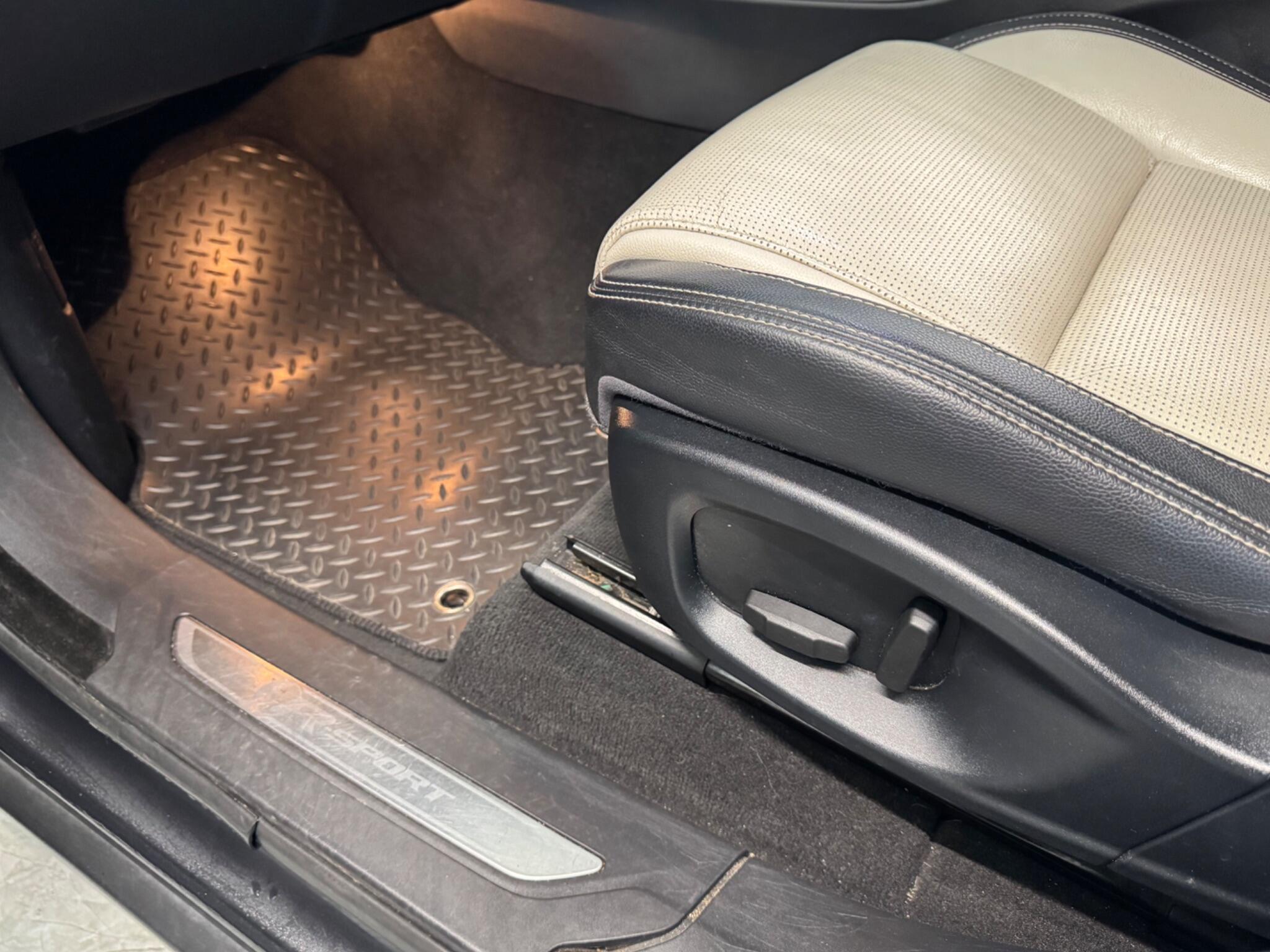 Jaguar F-Pace view 55