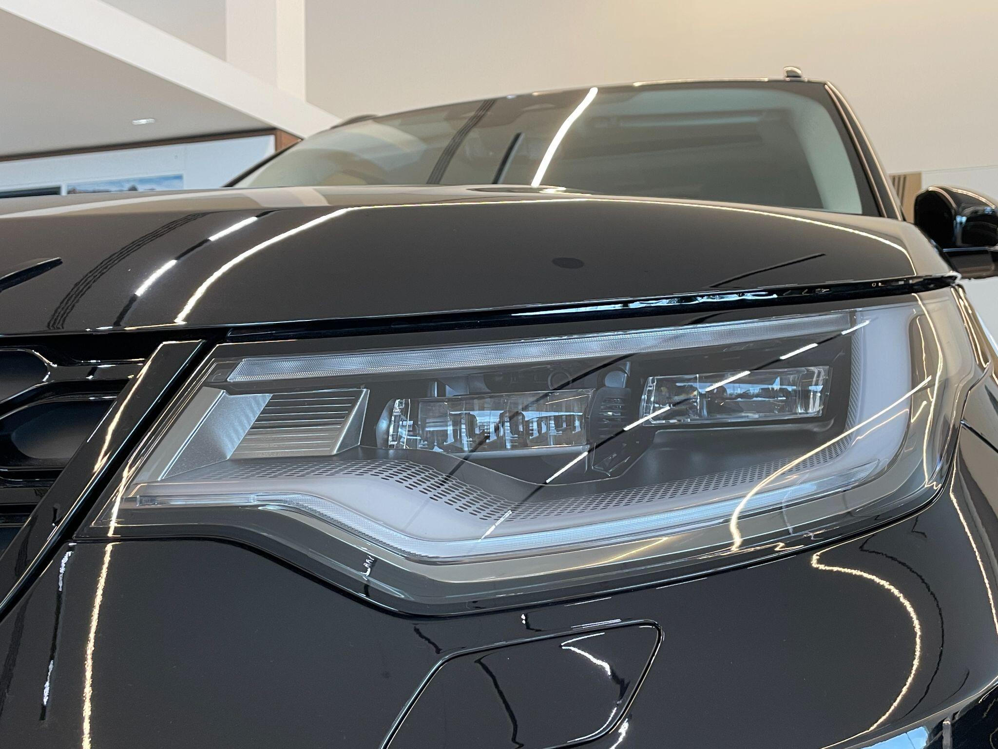 Land Rover Discovery view 34
