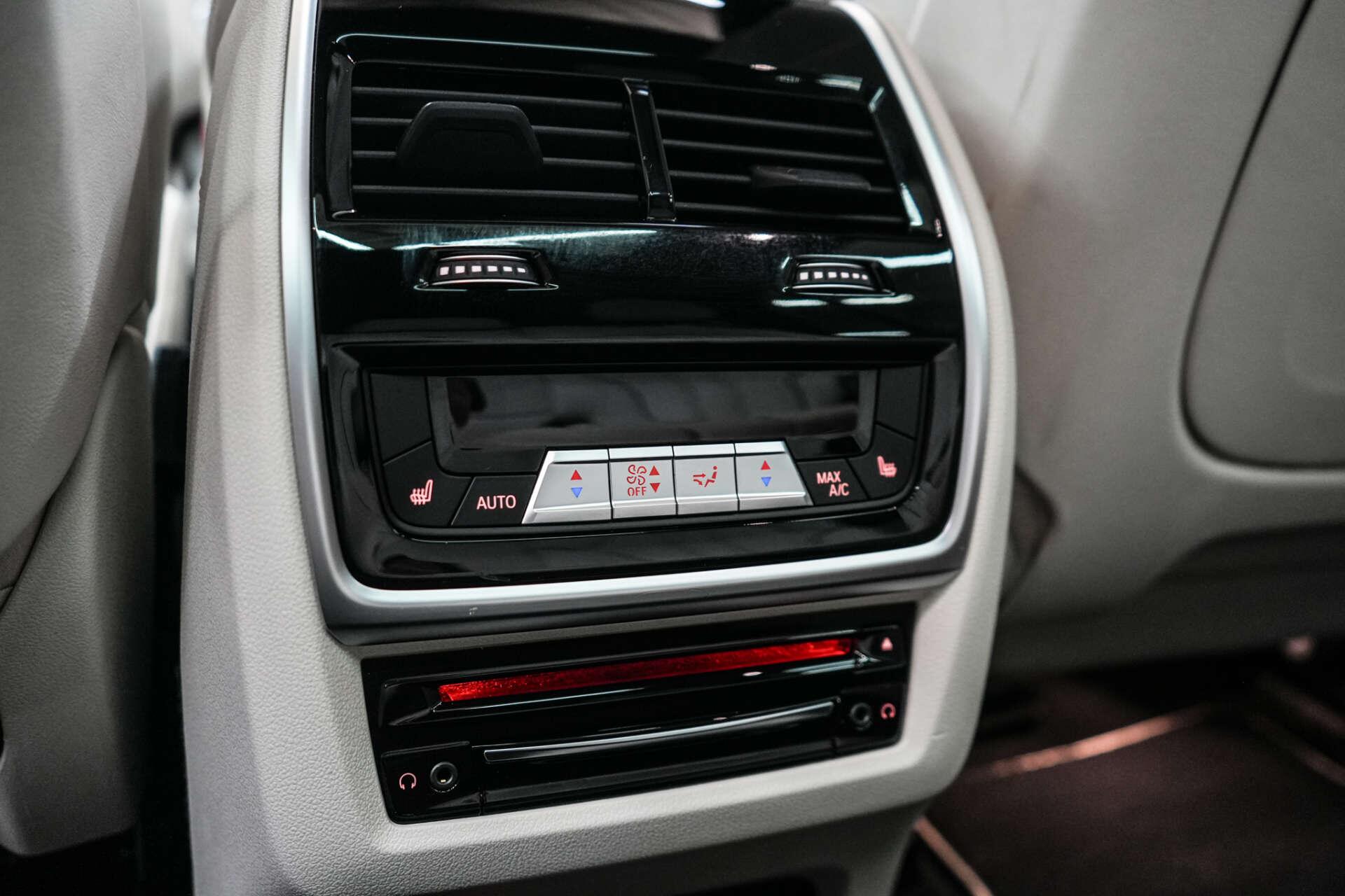 BMW X7 view 24