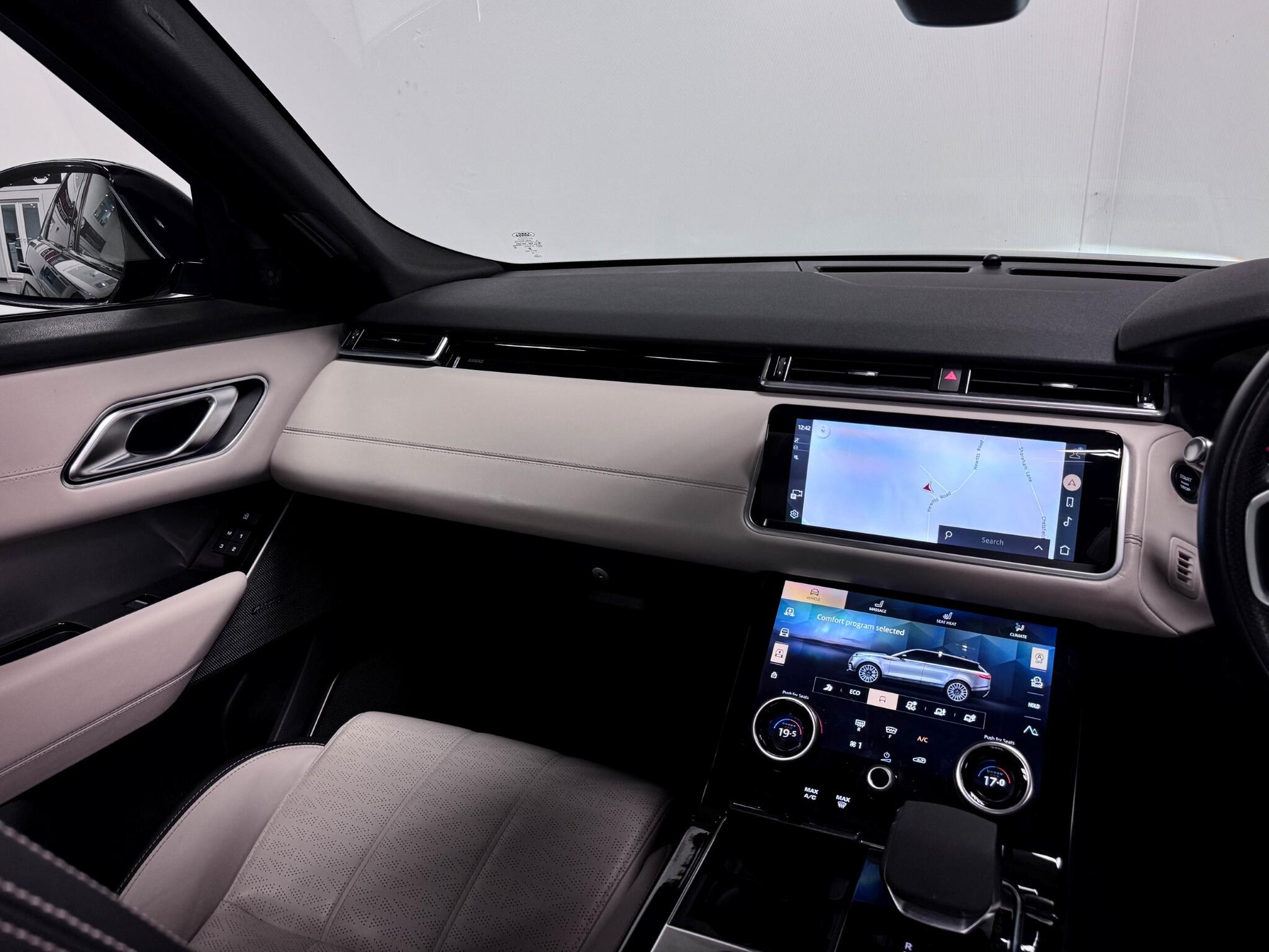 Land Rover Range Rover Velar view 14
