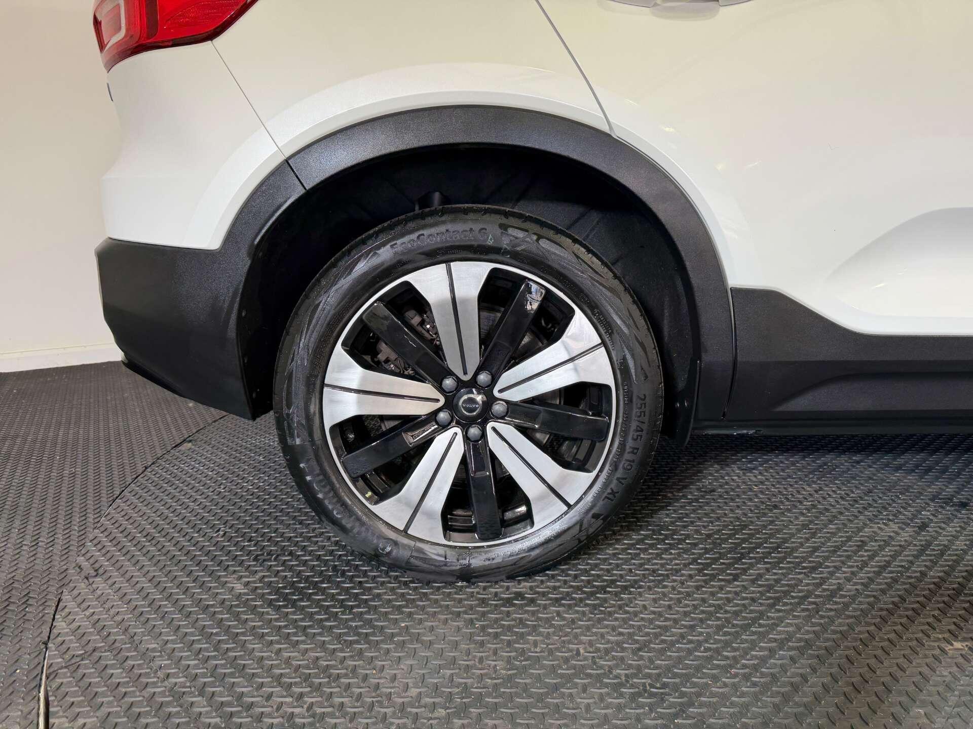 Volvo XC40 view 65