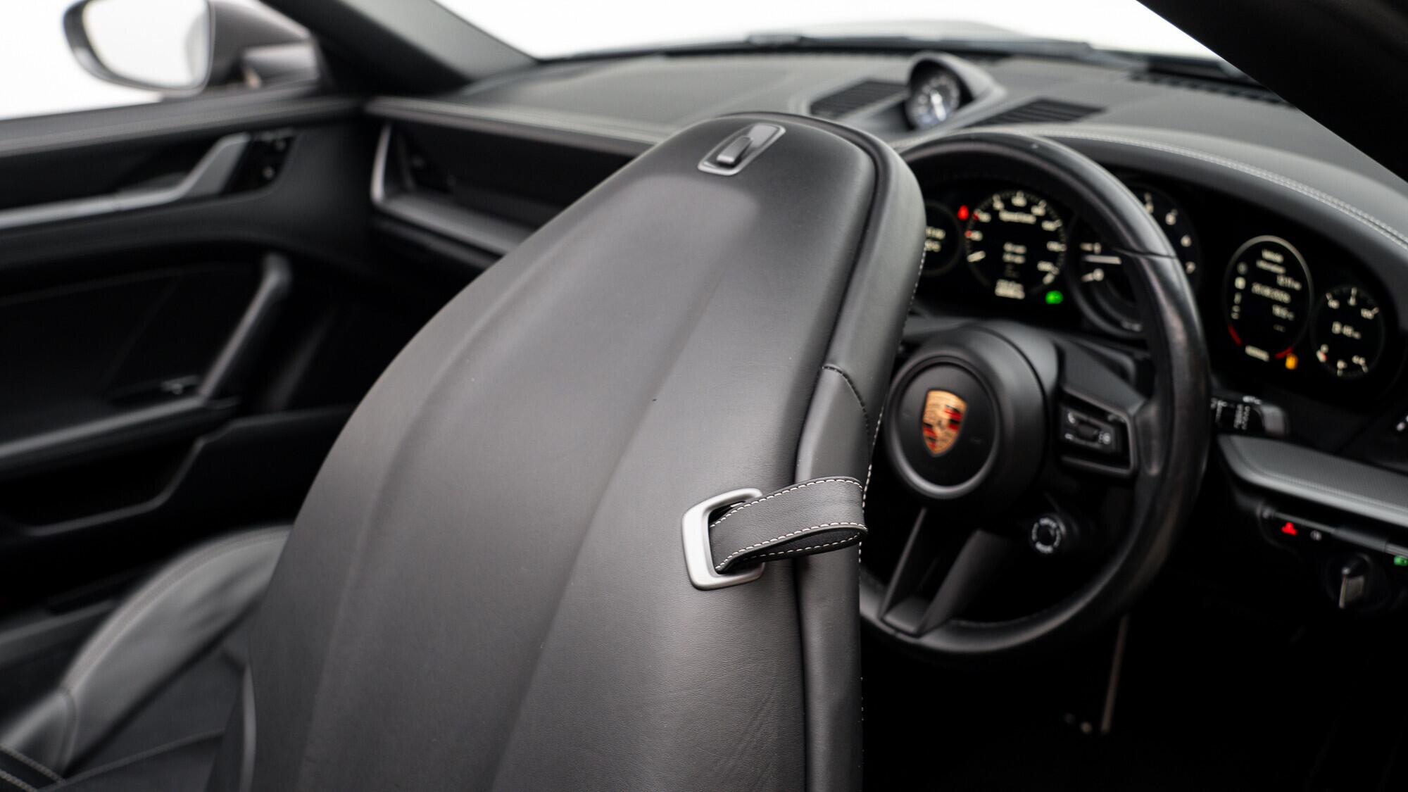 Porsche 911 view 21