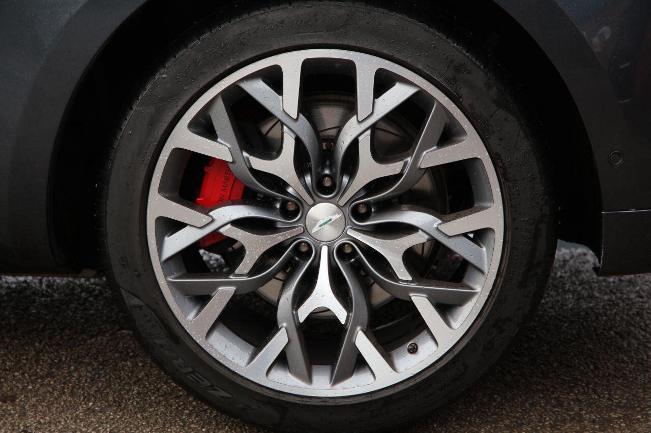 Aston Martin DBX view 25