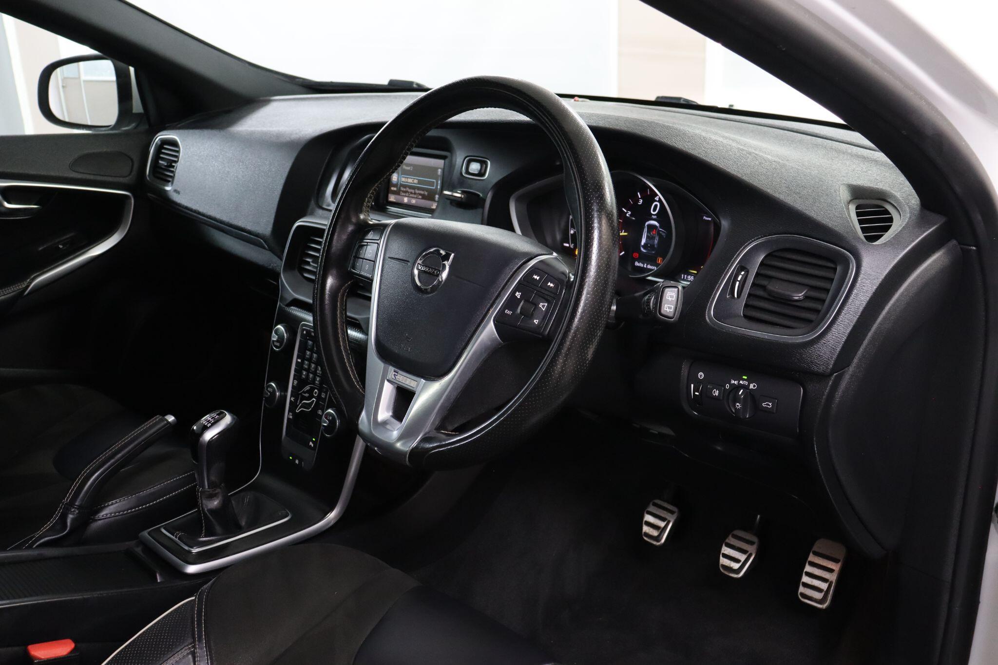 Volvo V40 view 5