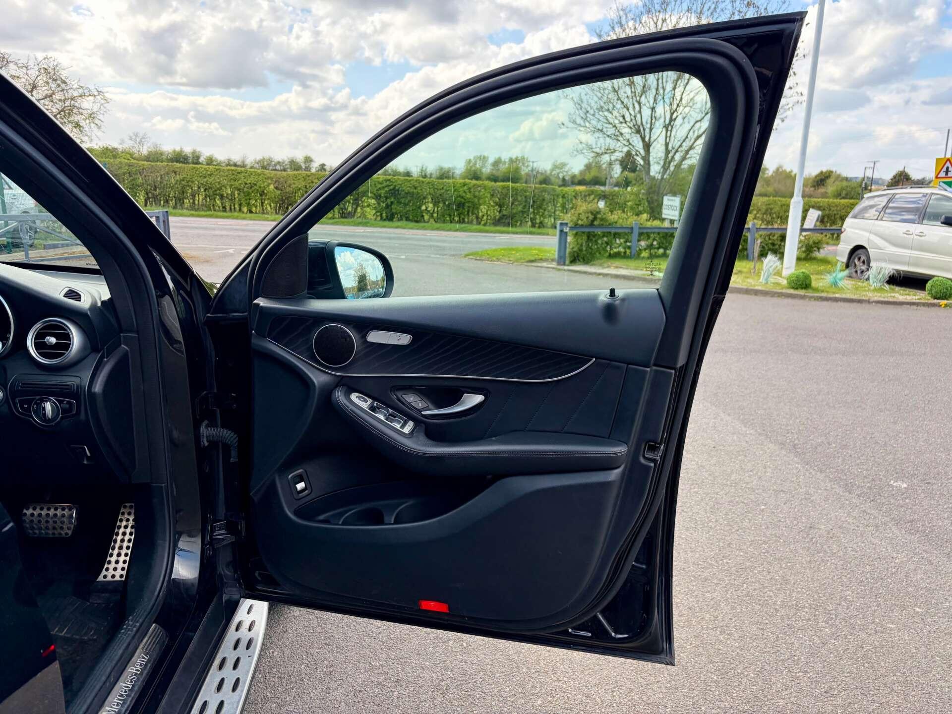 Mercedes-Benz GLC view 38
