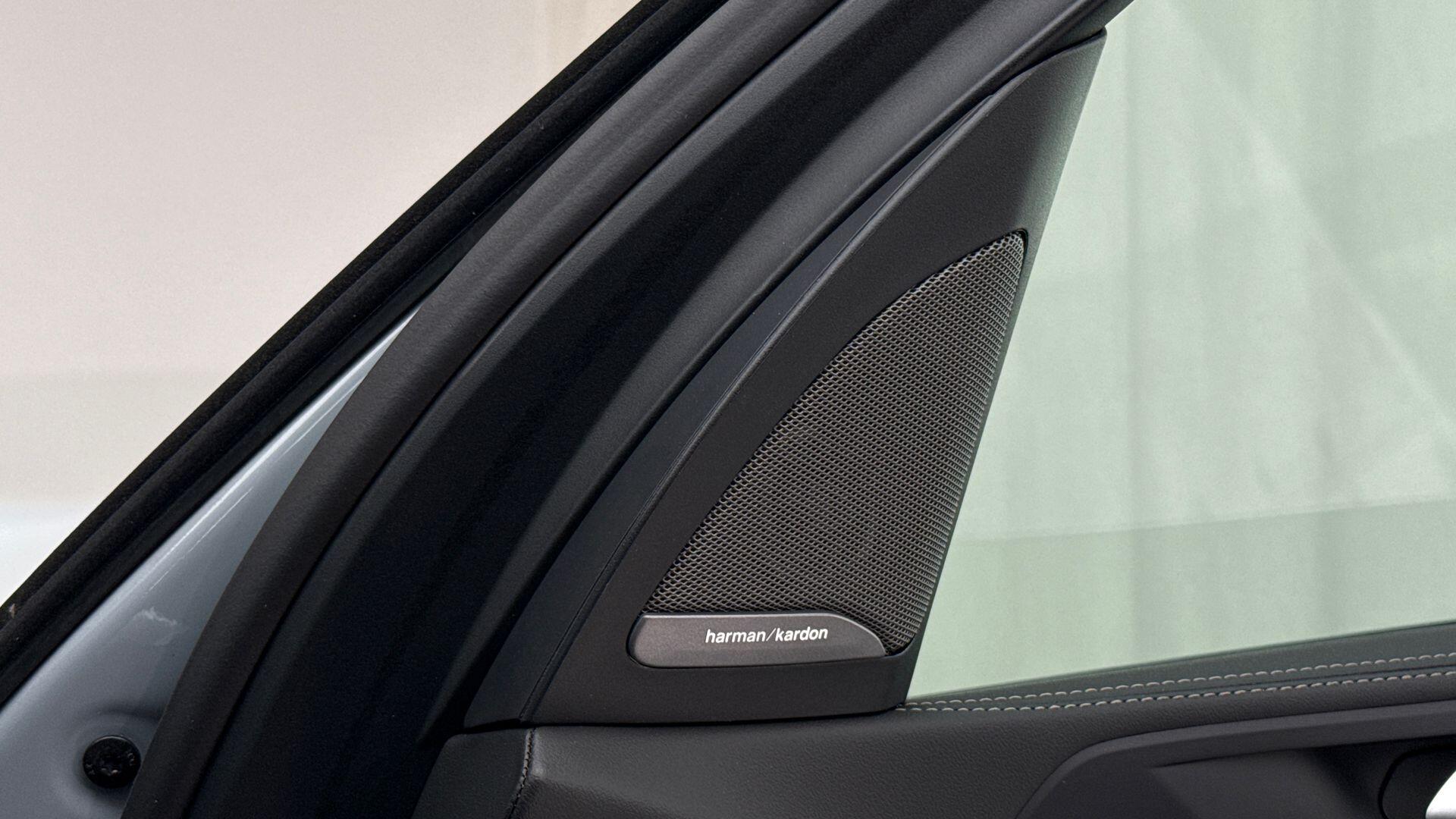 BMW X5 view 20