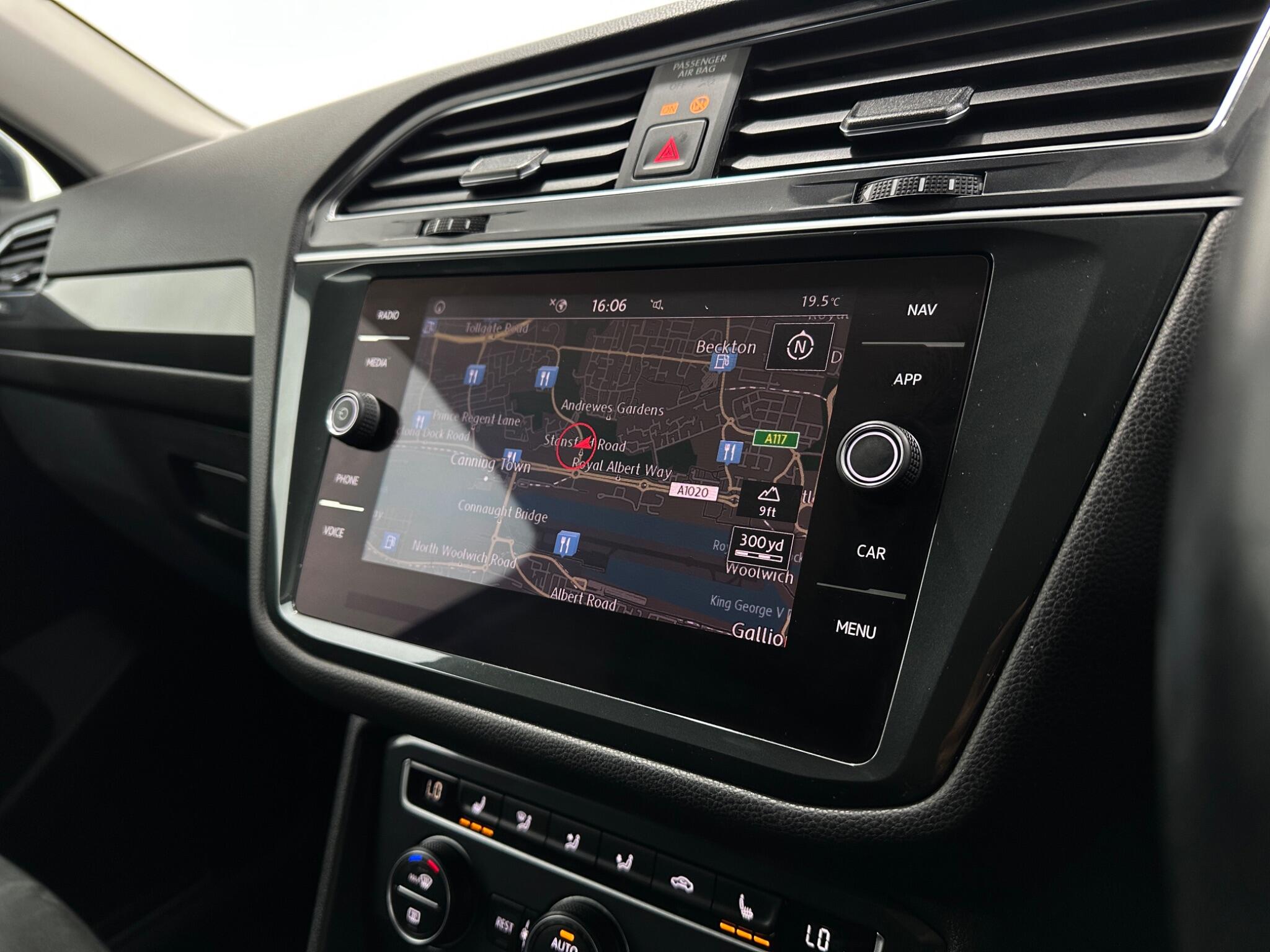Volkswagen Tiguan Allspace view 22