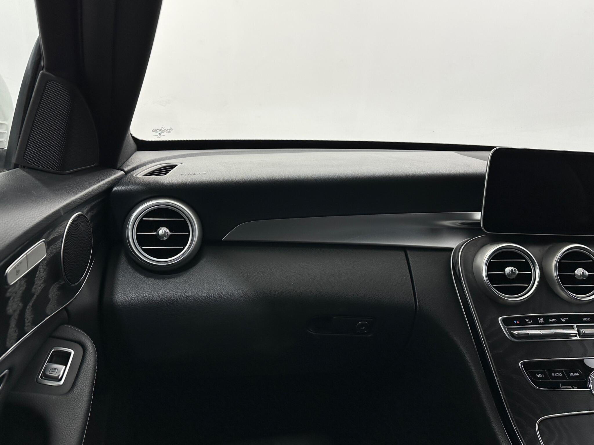 Mercedes-Benz C Class view 30