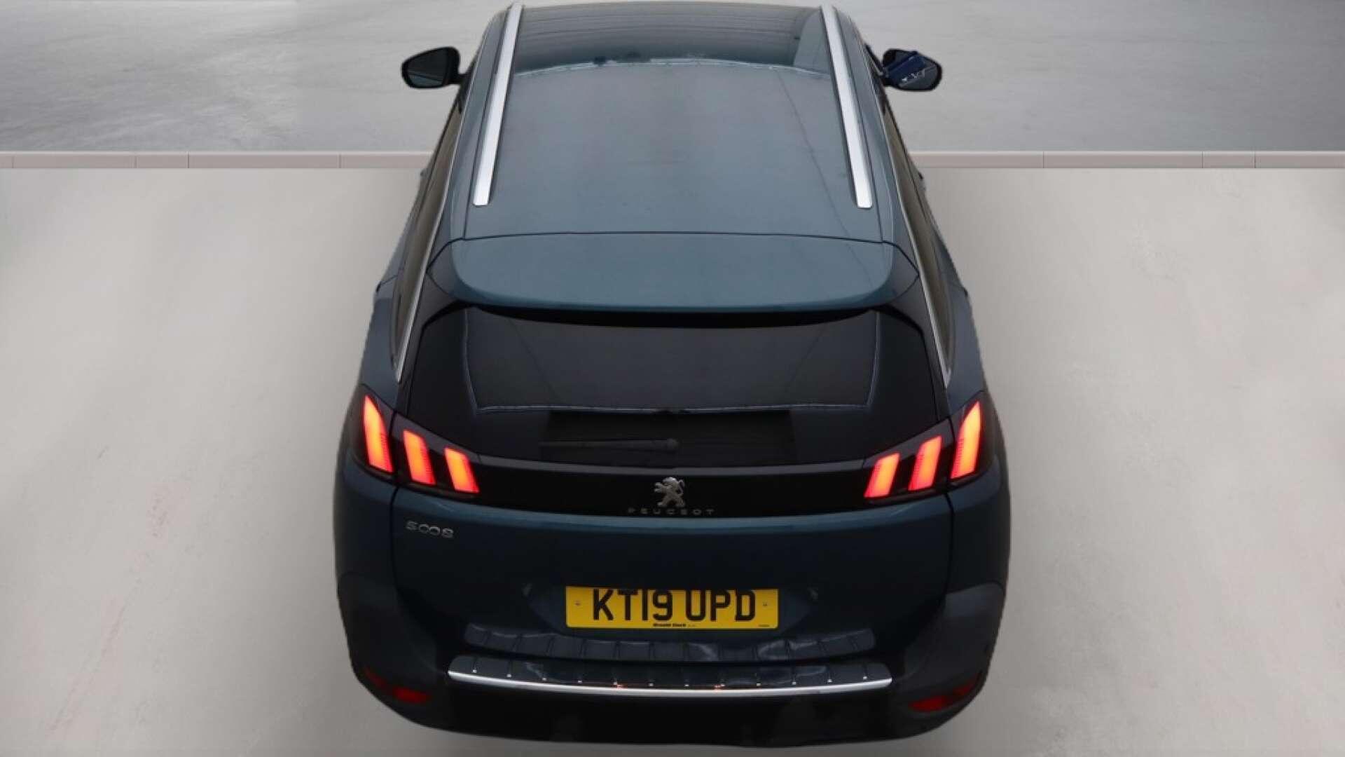 Peugeot 5008 view 9