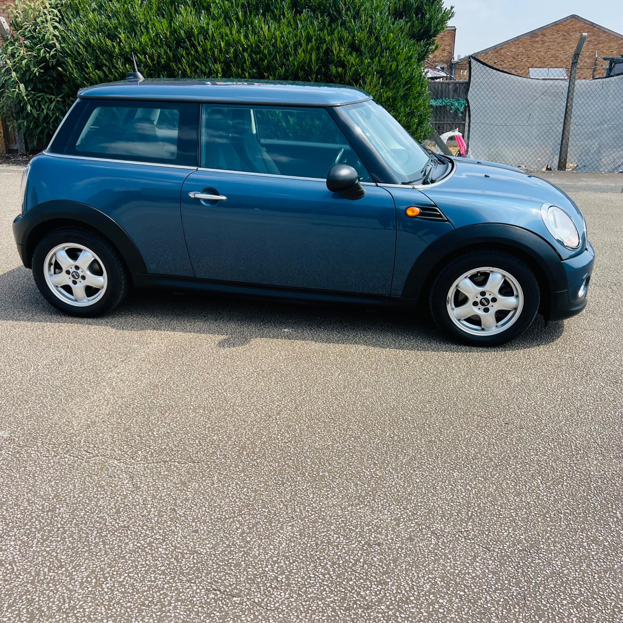 Mini Hatch view 10