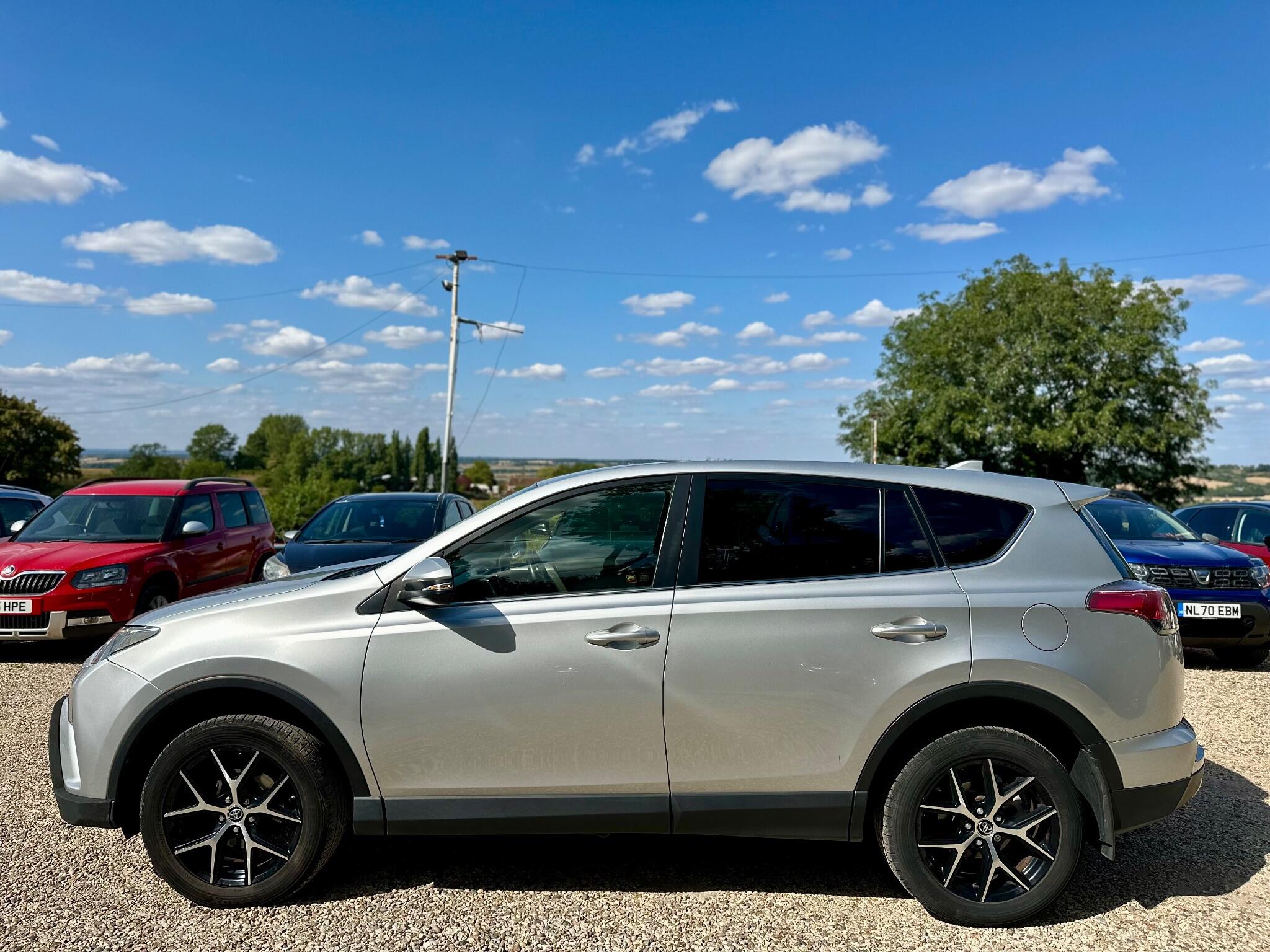 Toyota Rav4 view 9