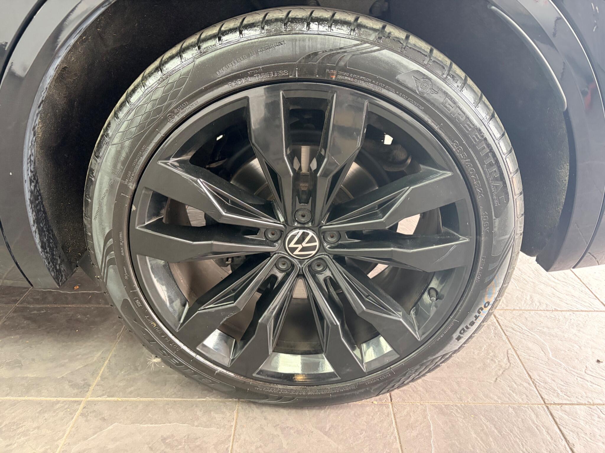 Volkswagen Touareg view 21