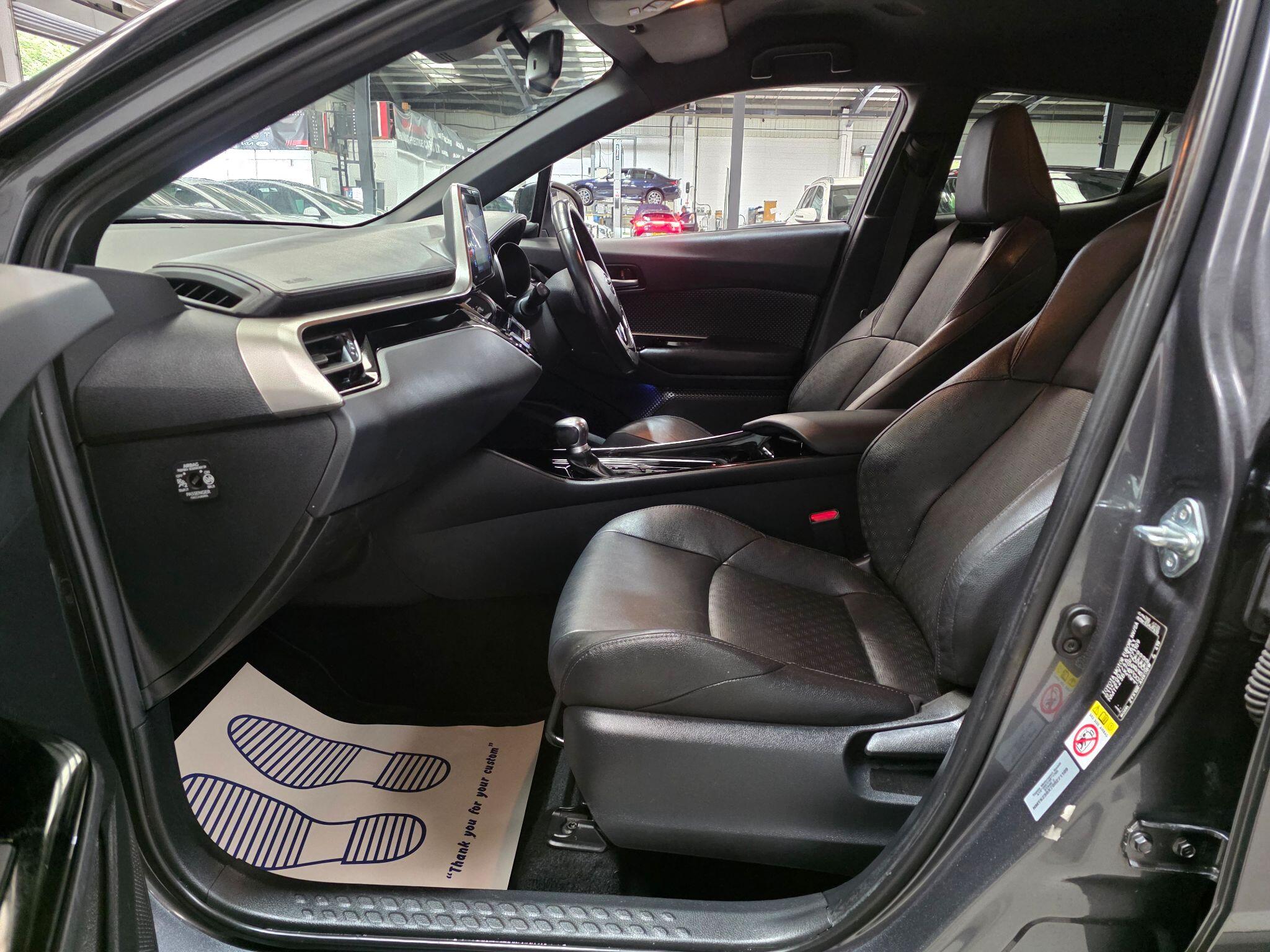 Toyota C-HR view 22