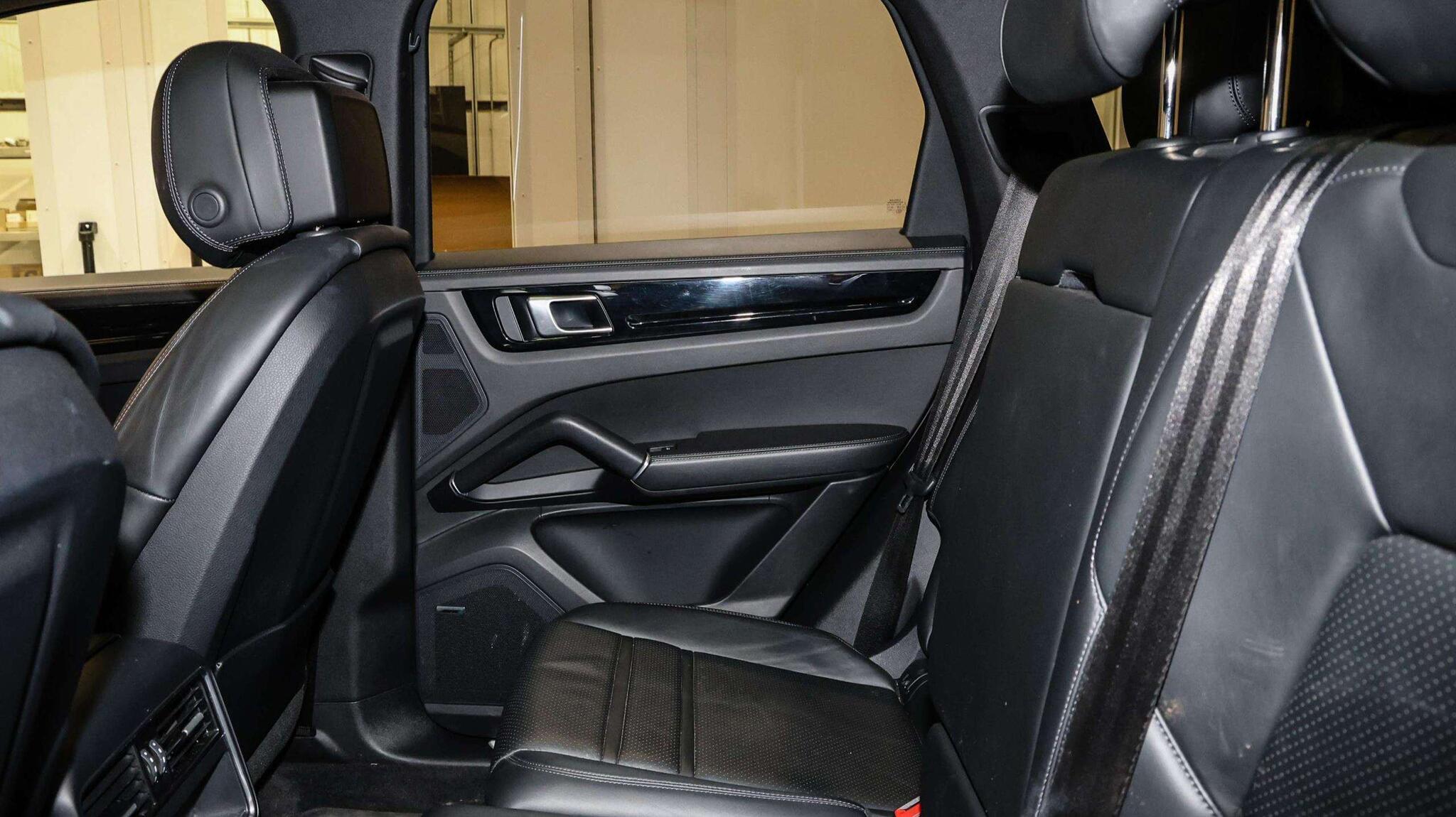 Porsche Cayenne view 13