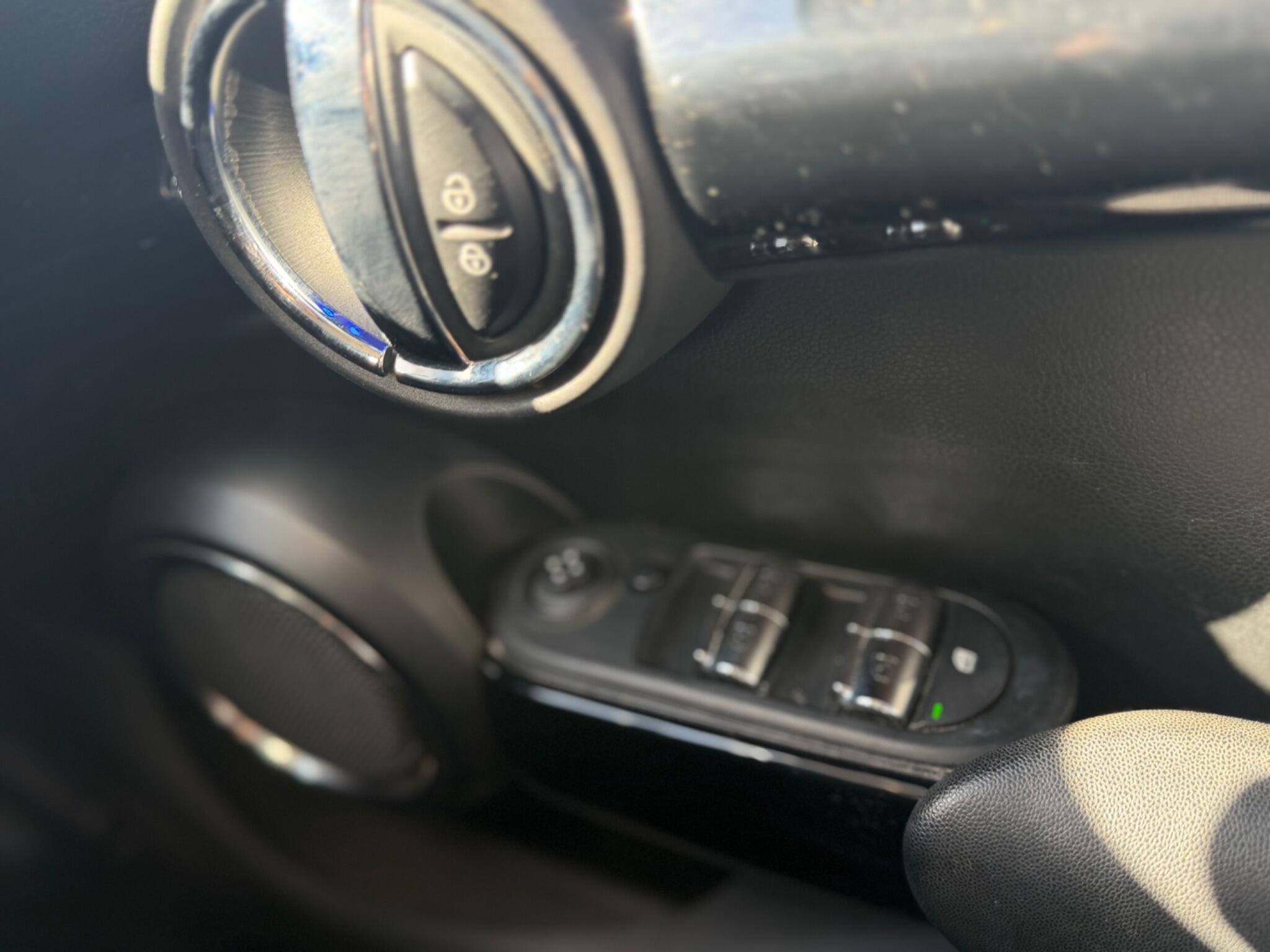 MINI Hatch view 23