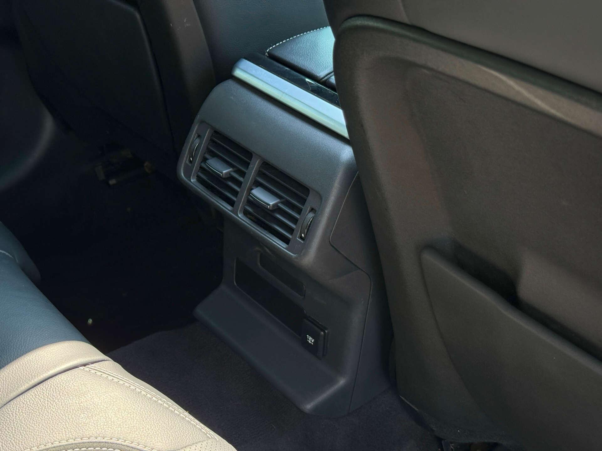 Land Rover Range Rover Velar view 31