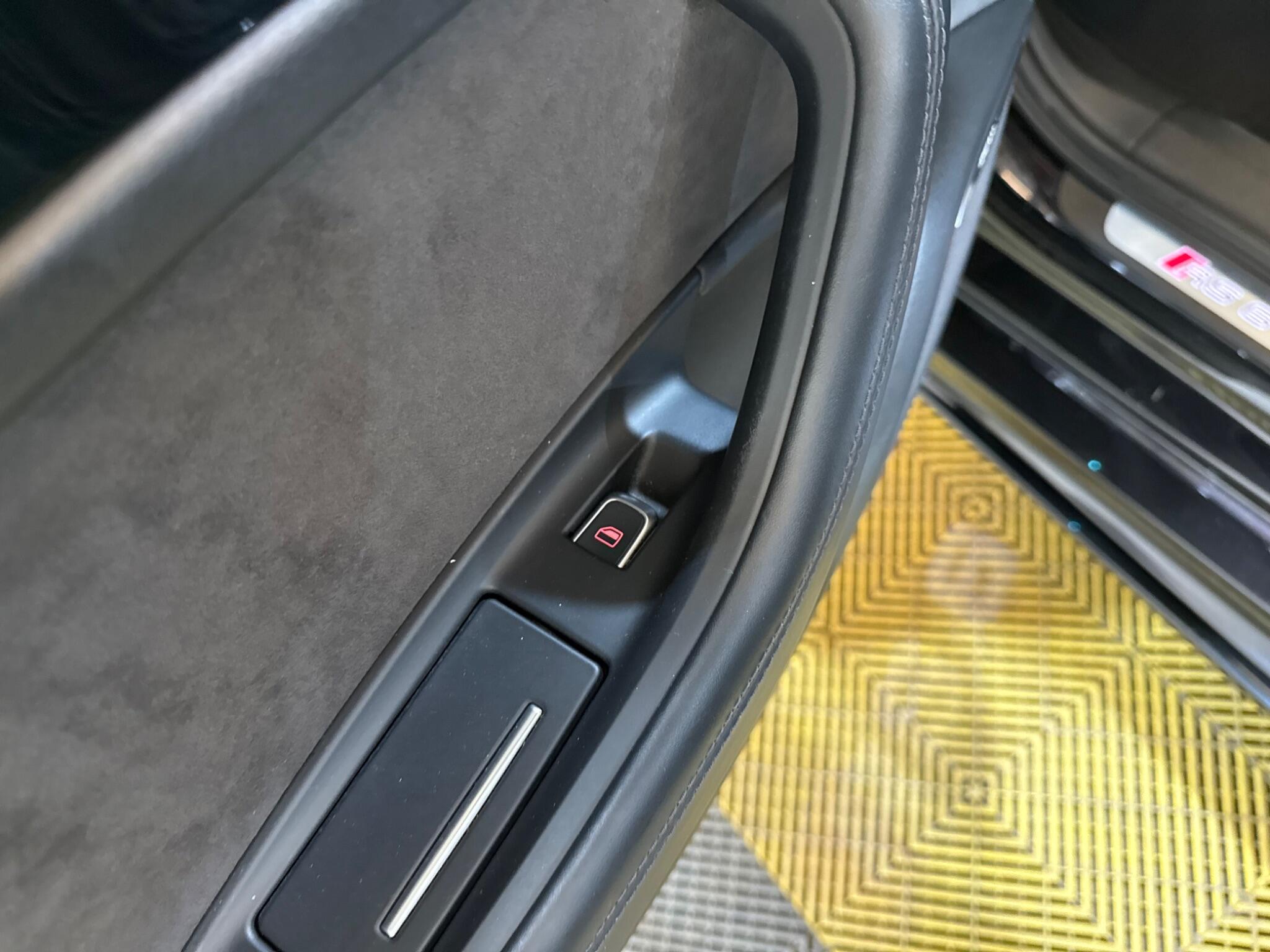 Audi RS6 view 37
