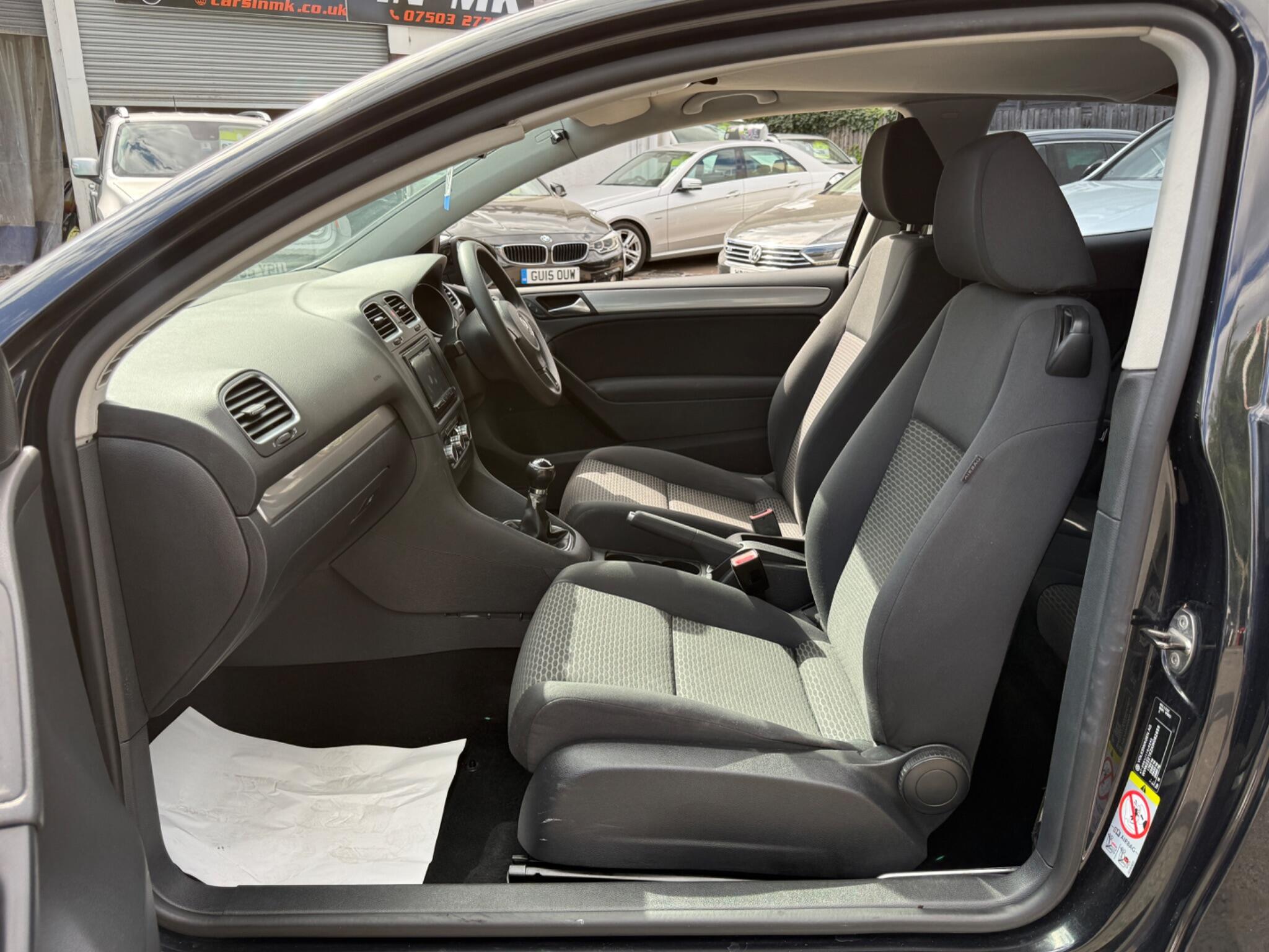 Volkswagen Golf - Image 32