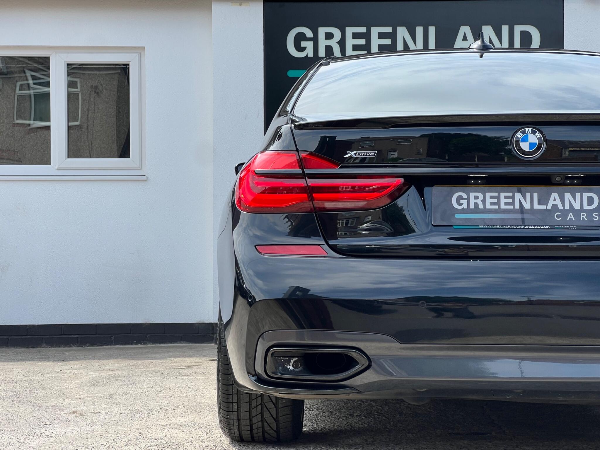 BMW 7 Series view 36