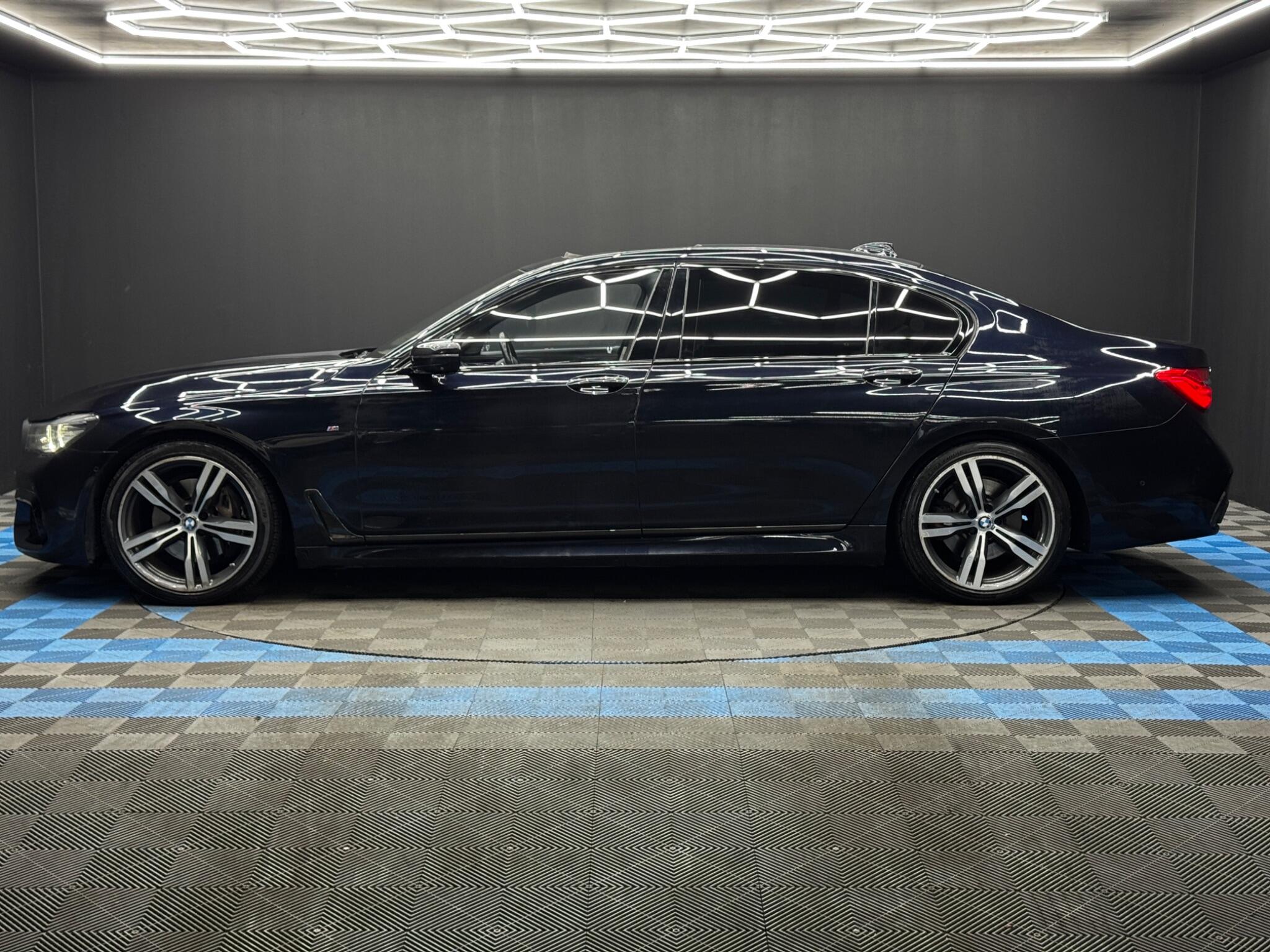 BMW 7 Series view 8