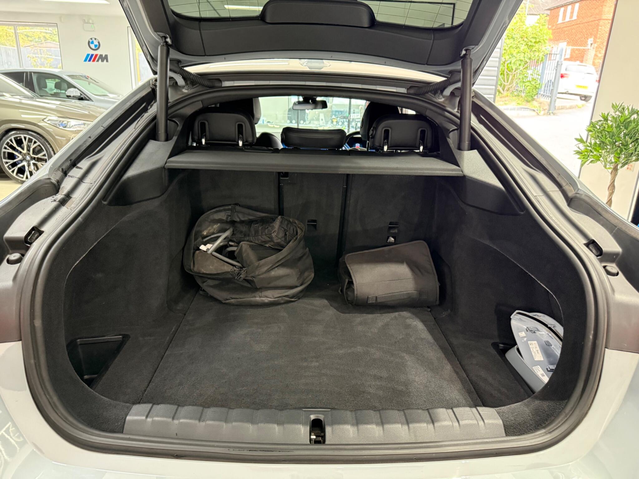 BMW I4 view 36