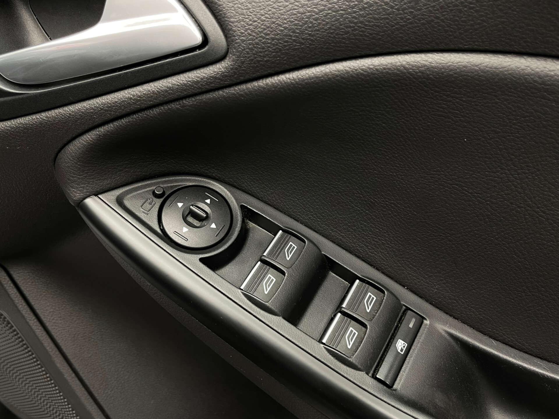 Ford Focus view 16