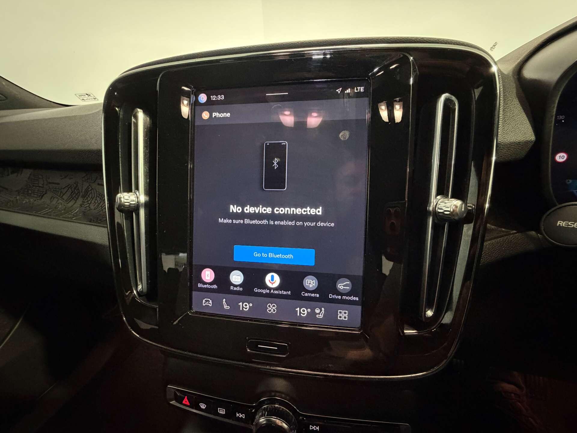 Volvo XC40 view 45